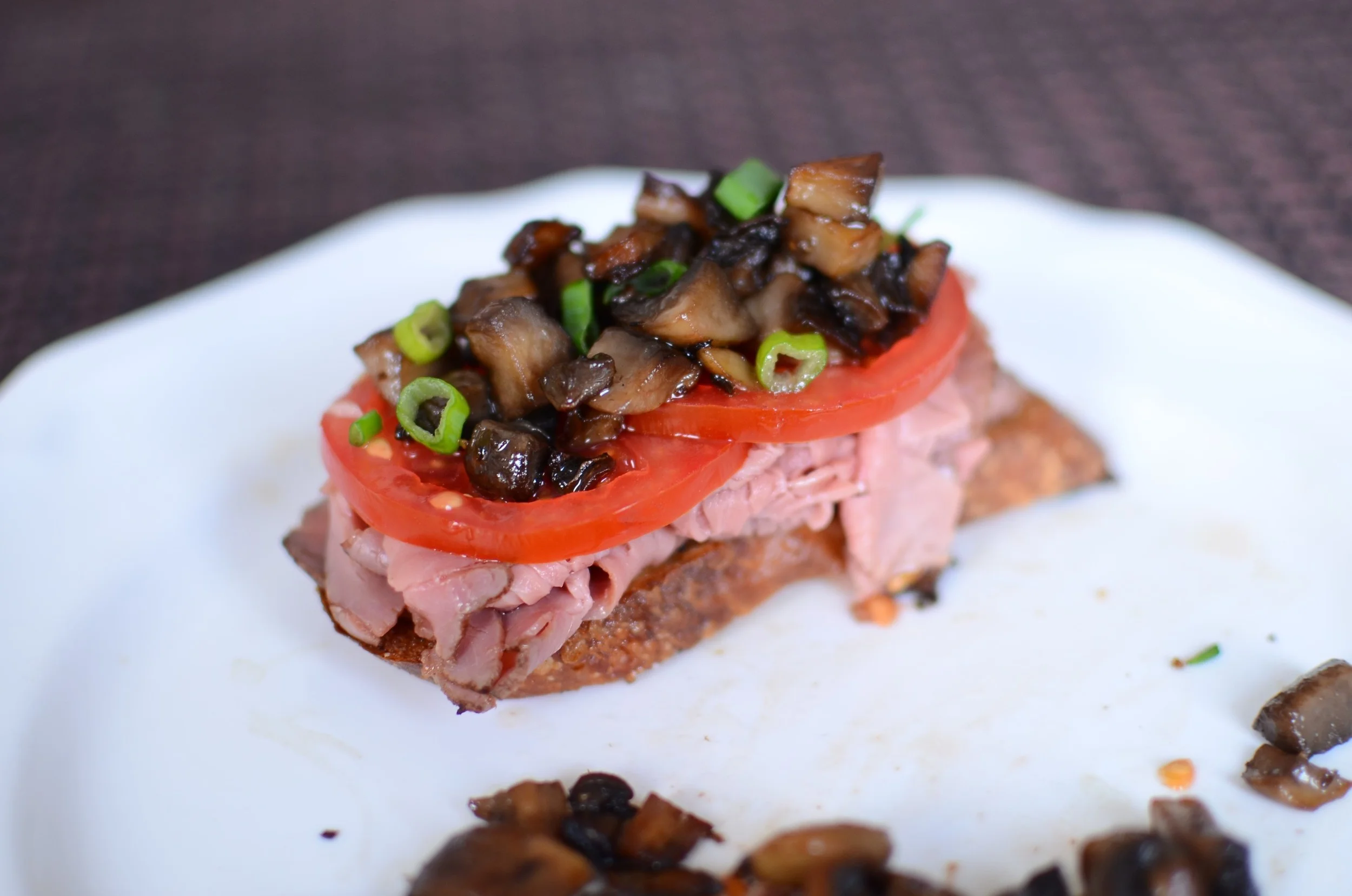 Roast Beef and Mushroom Crostini - ButterYum