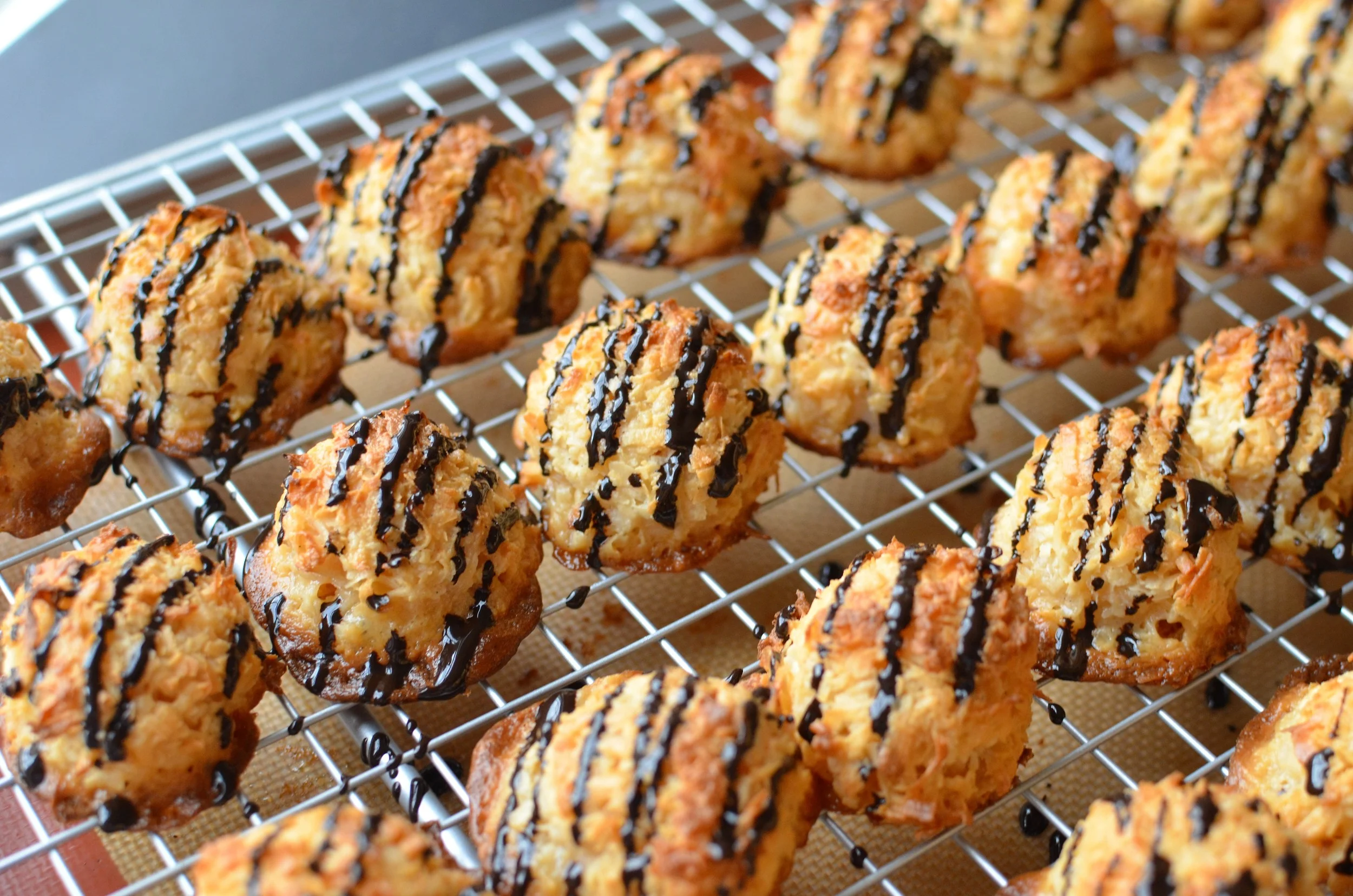how to make coconut macaroons with chocolate drizzle - step by step photos and recipe