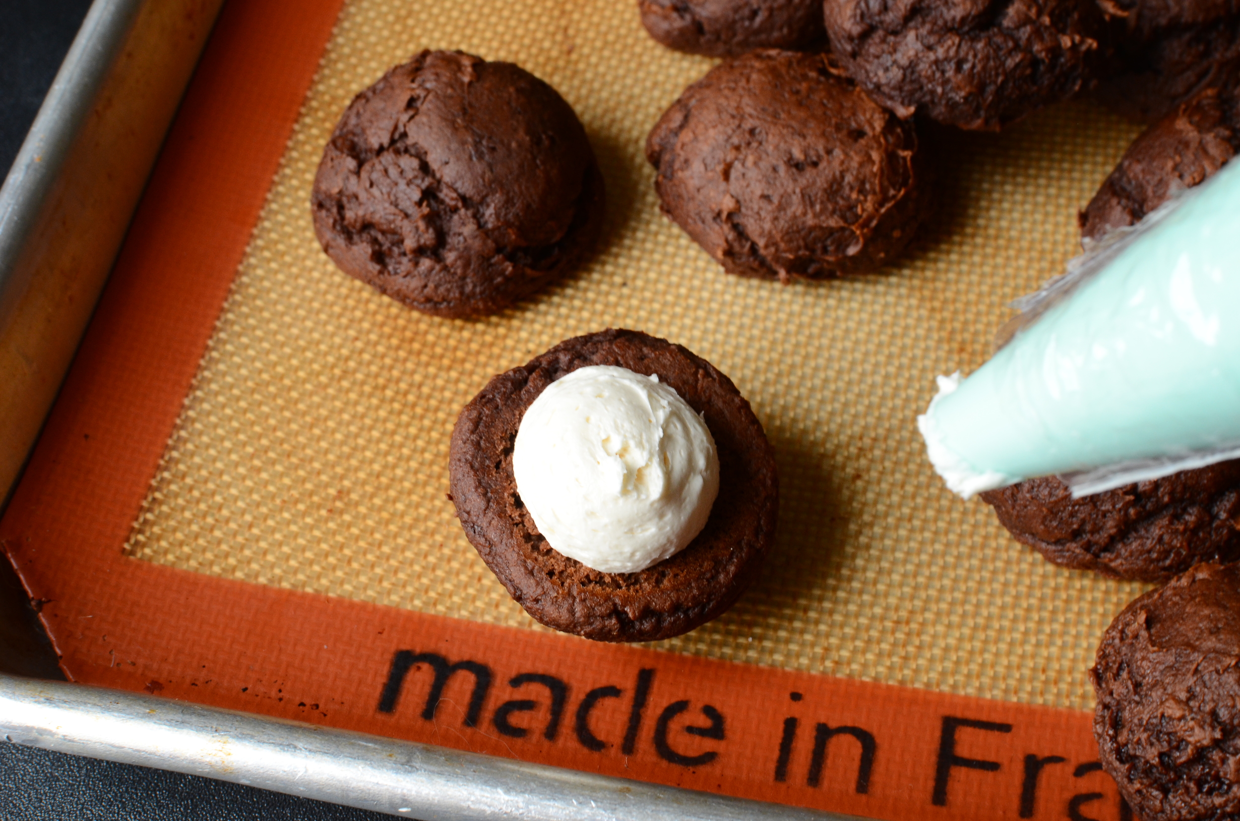 How to make Mini Chocolate Whoopie Pies - HOW TO PHOTOS.