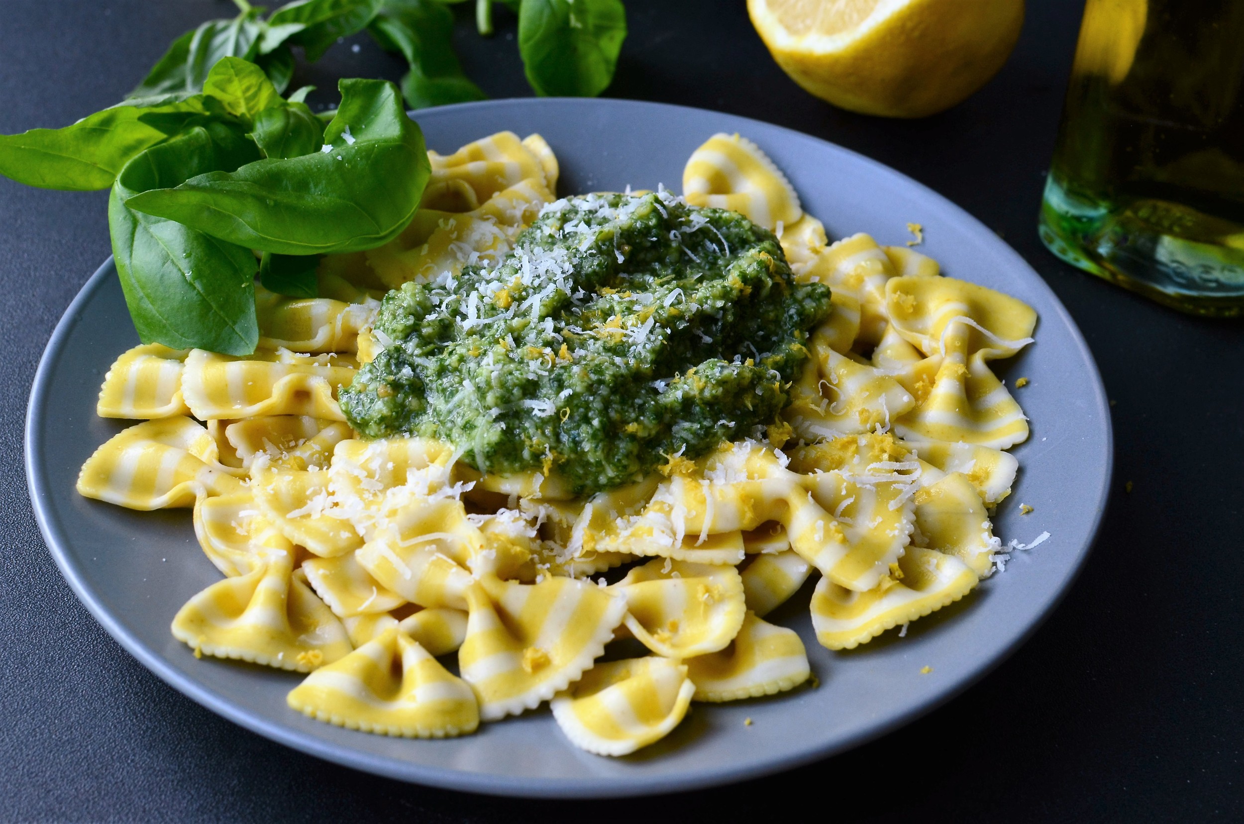 Recipe and photos for how to make pesto