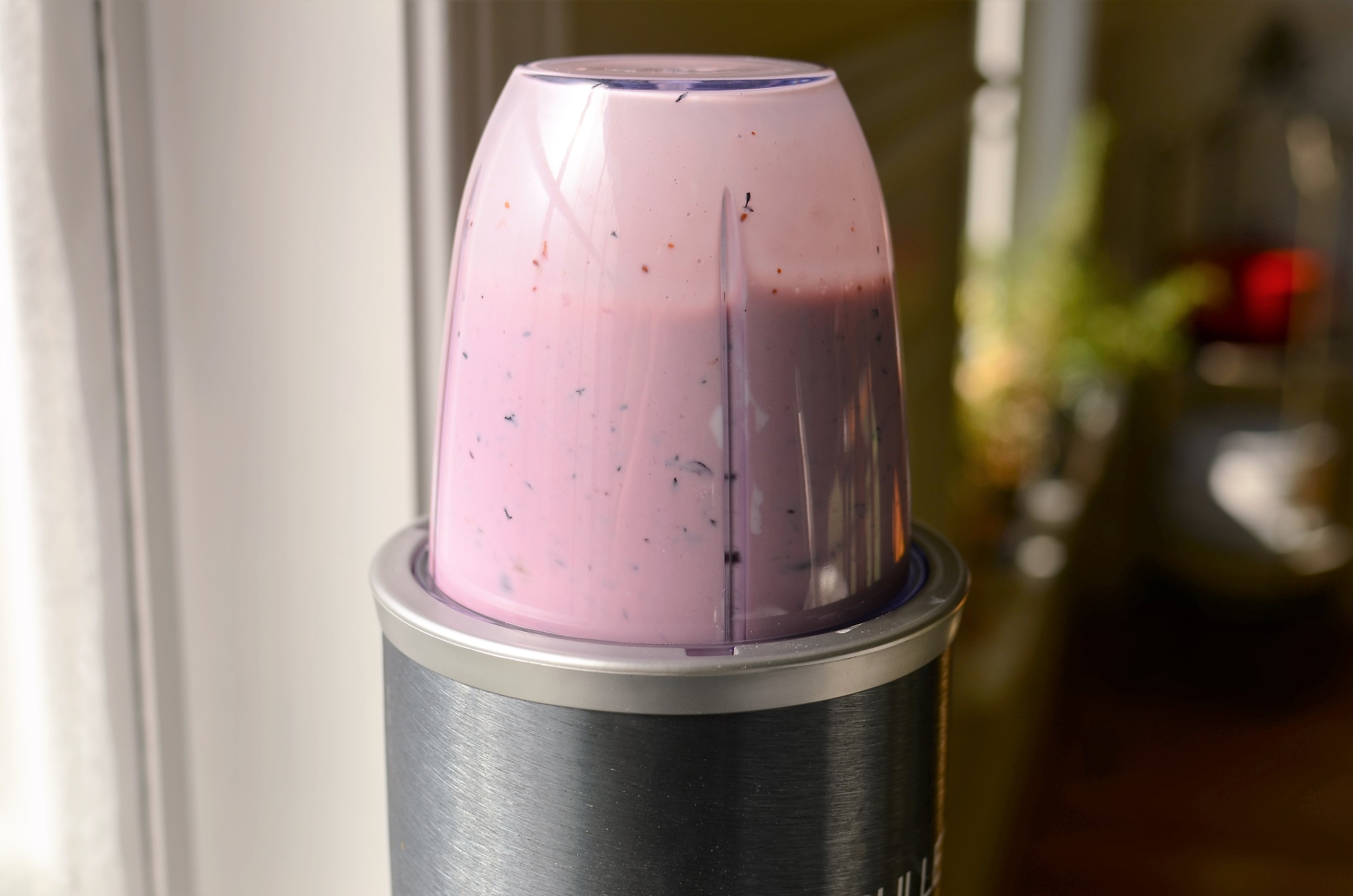 Blueberry Pomegranate Chia Seed Smoothie Recipe