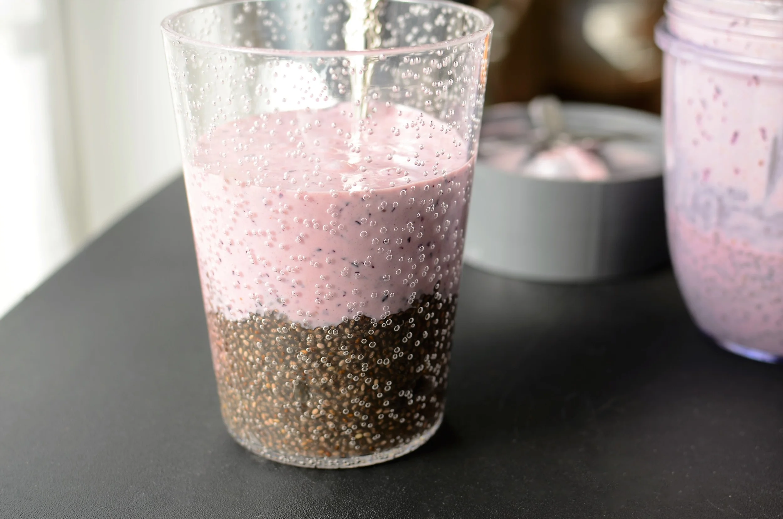 how to make a blueberry pomegranate chia seed smoothie recipe