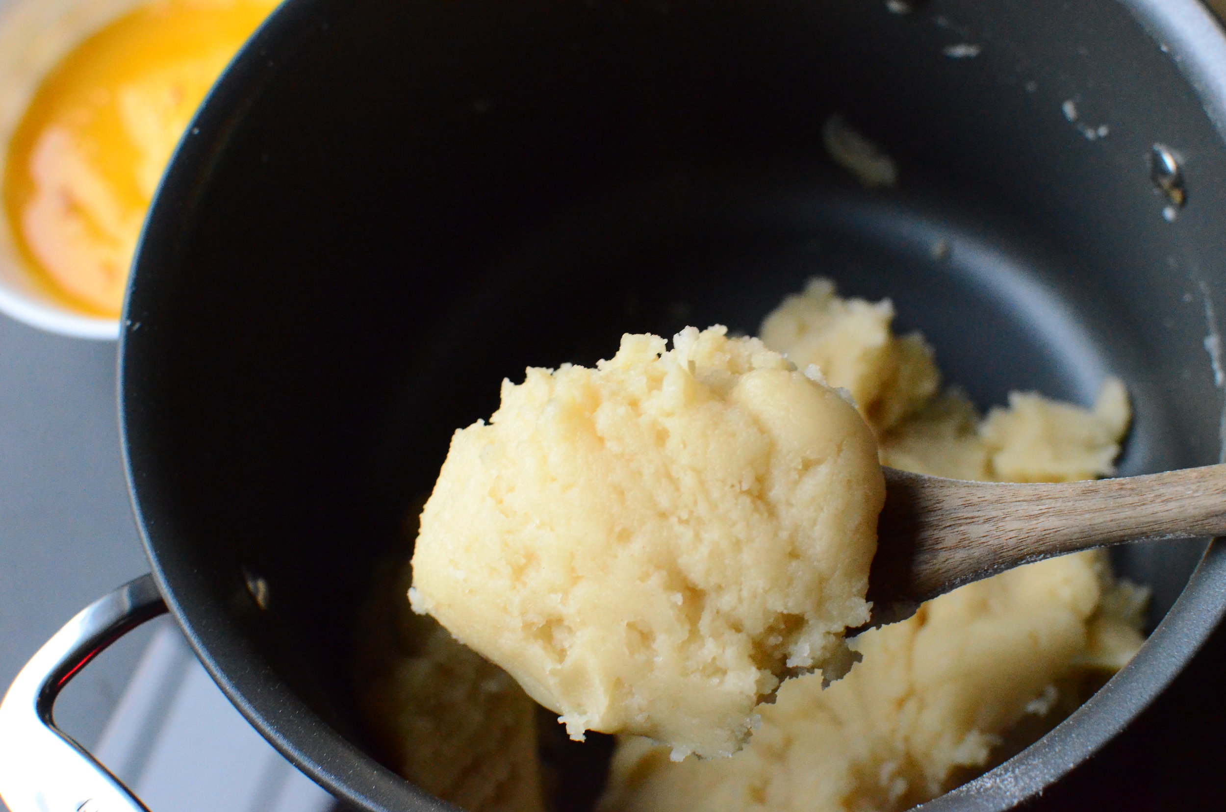 how to make pate a choux, choux paste, eclairs - lots of how-to photos.