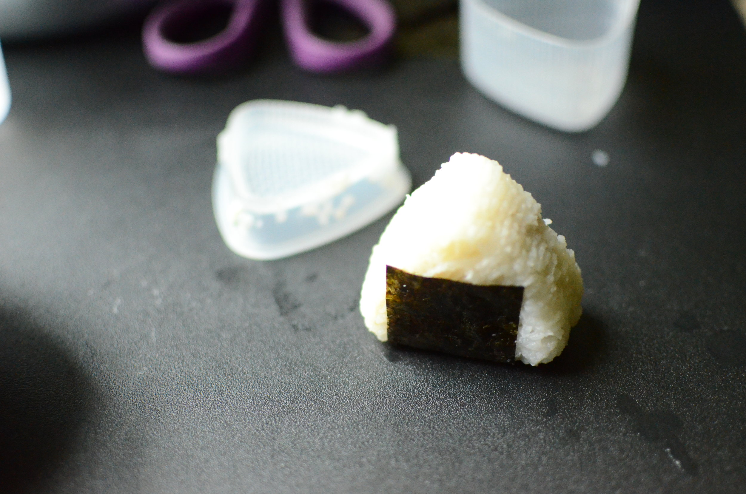 how to make onigiri (japanese rice balls) - recipe with how-to photos