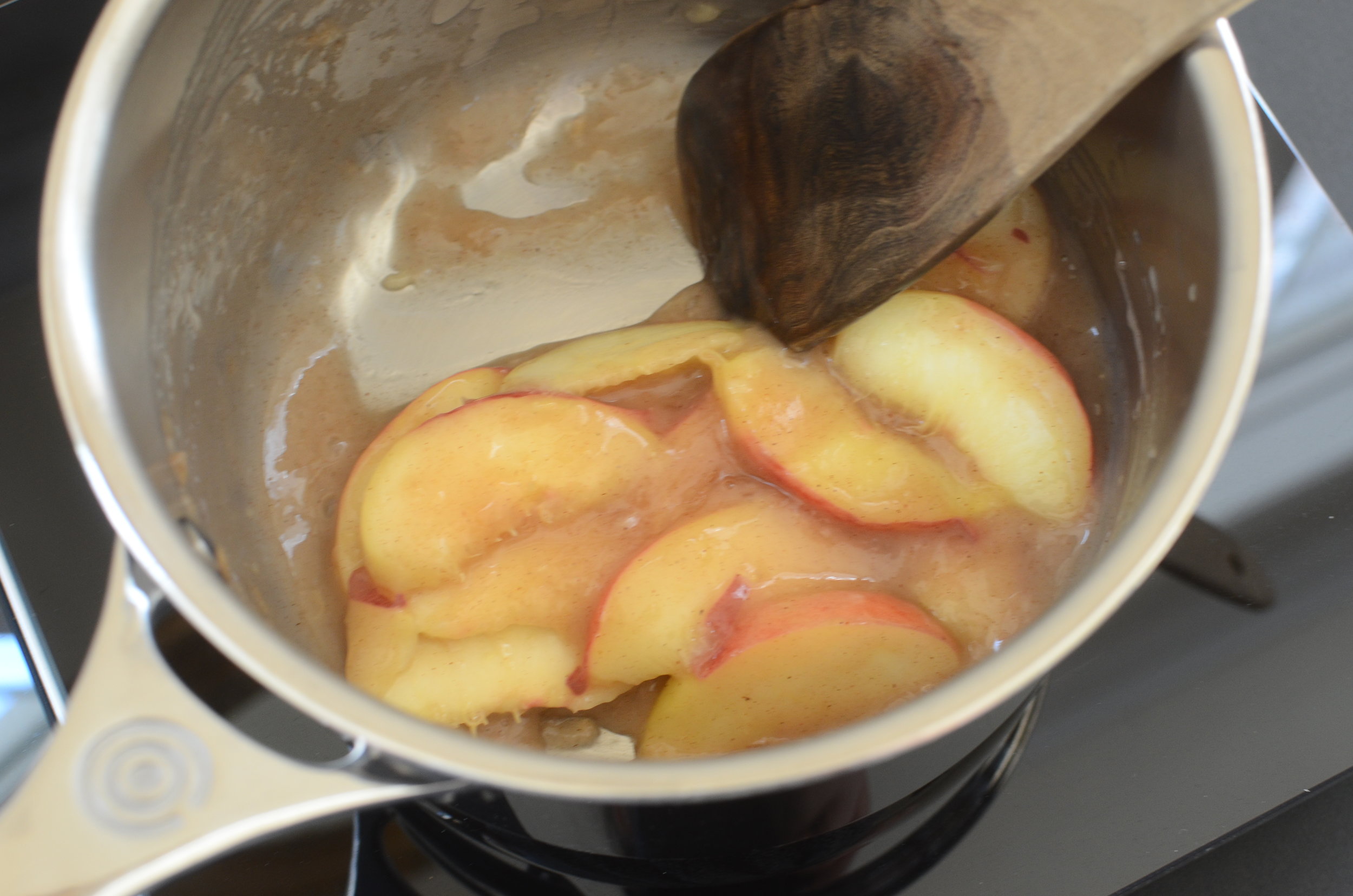how to make a sauce using fresh peaches - ButterYum