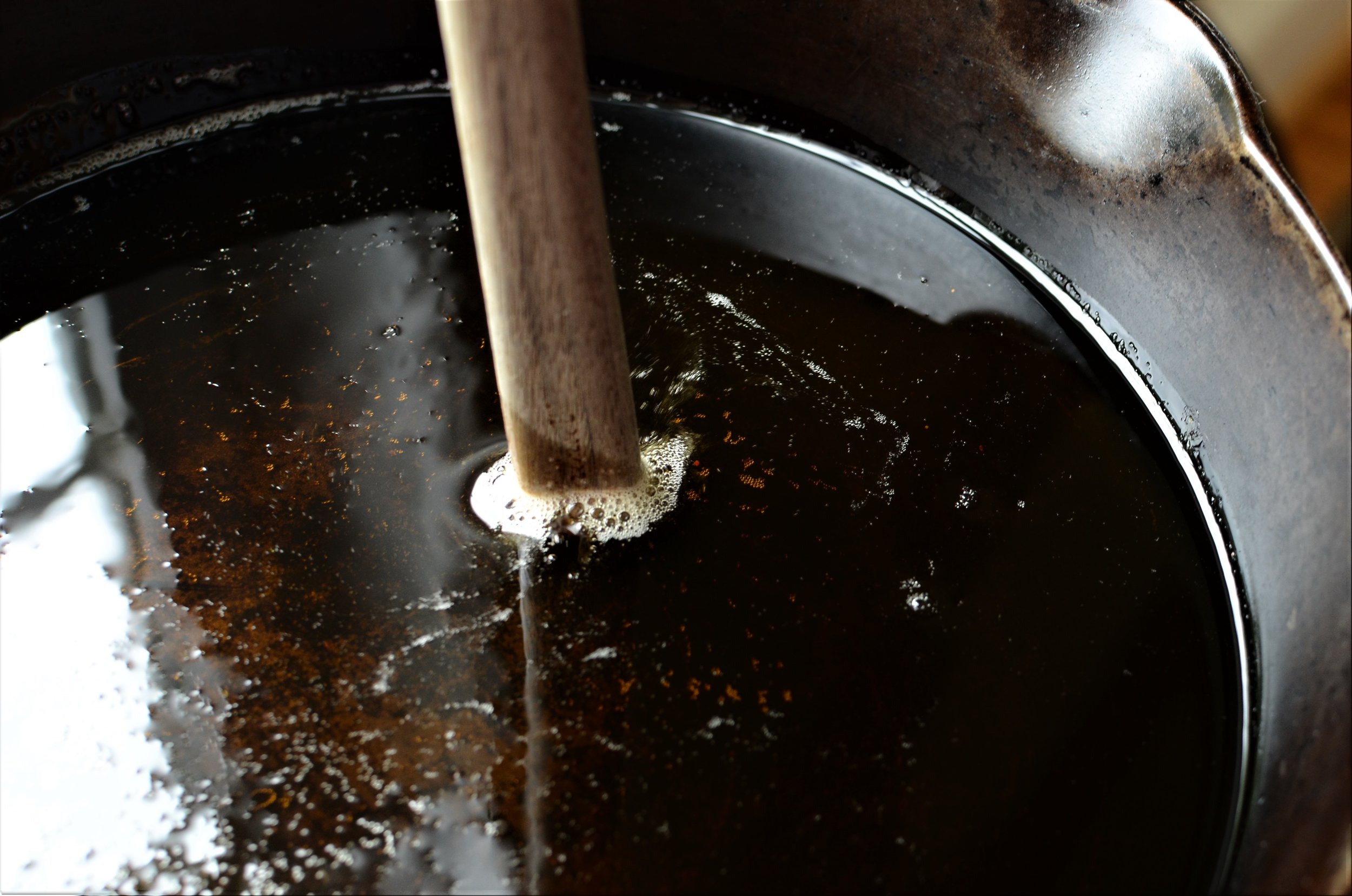 testing the temperature of frying oil without a thermometer - ButterYum
