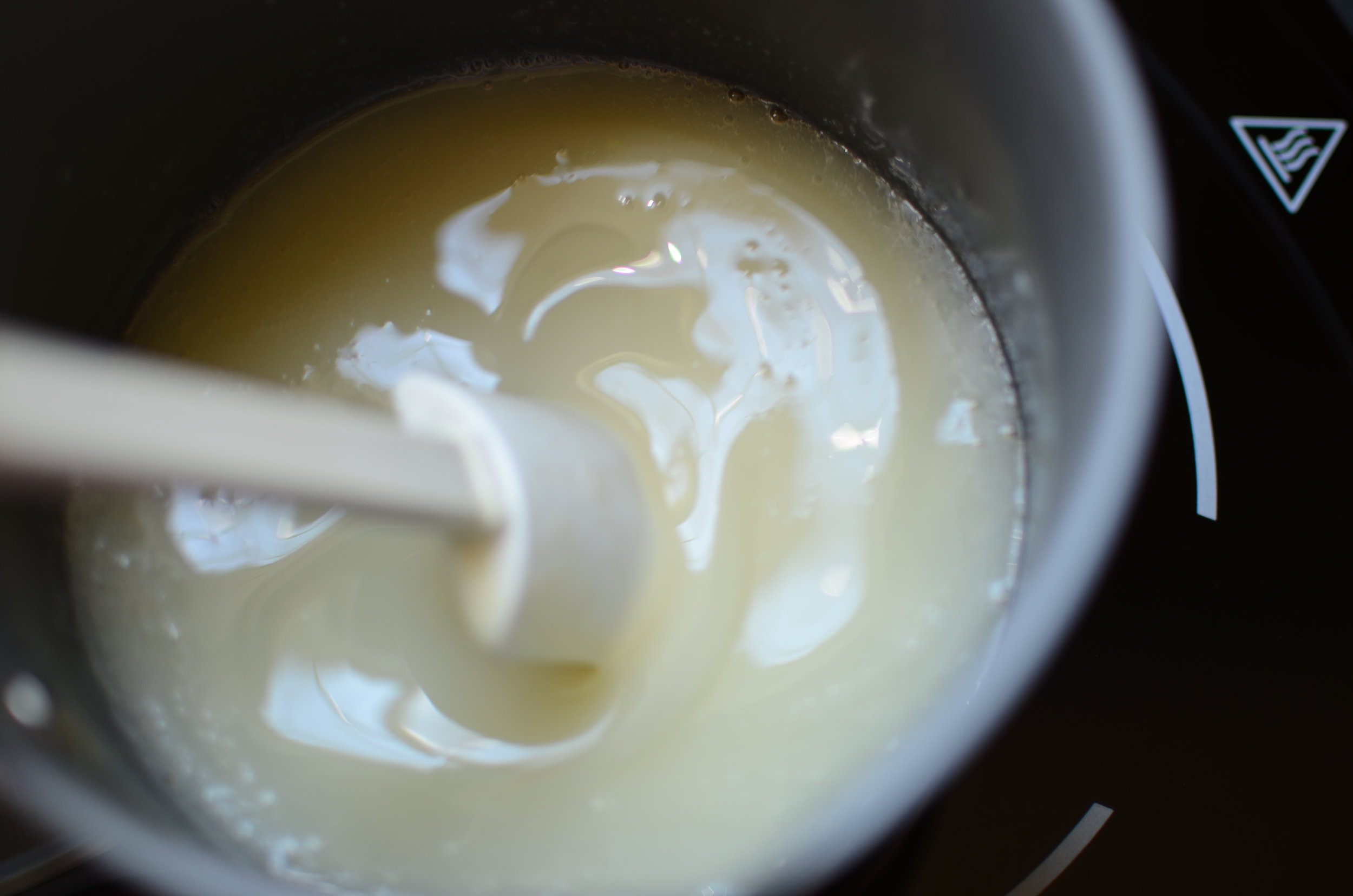 How to make galaxy glaze or mirror glaze for cakes.