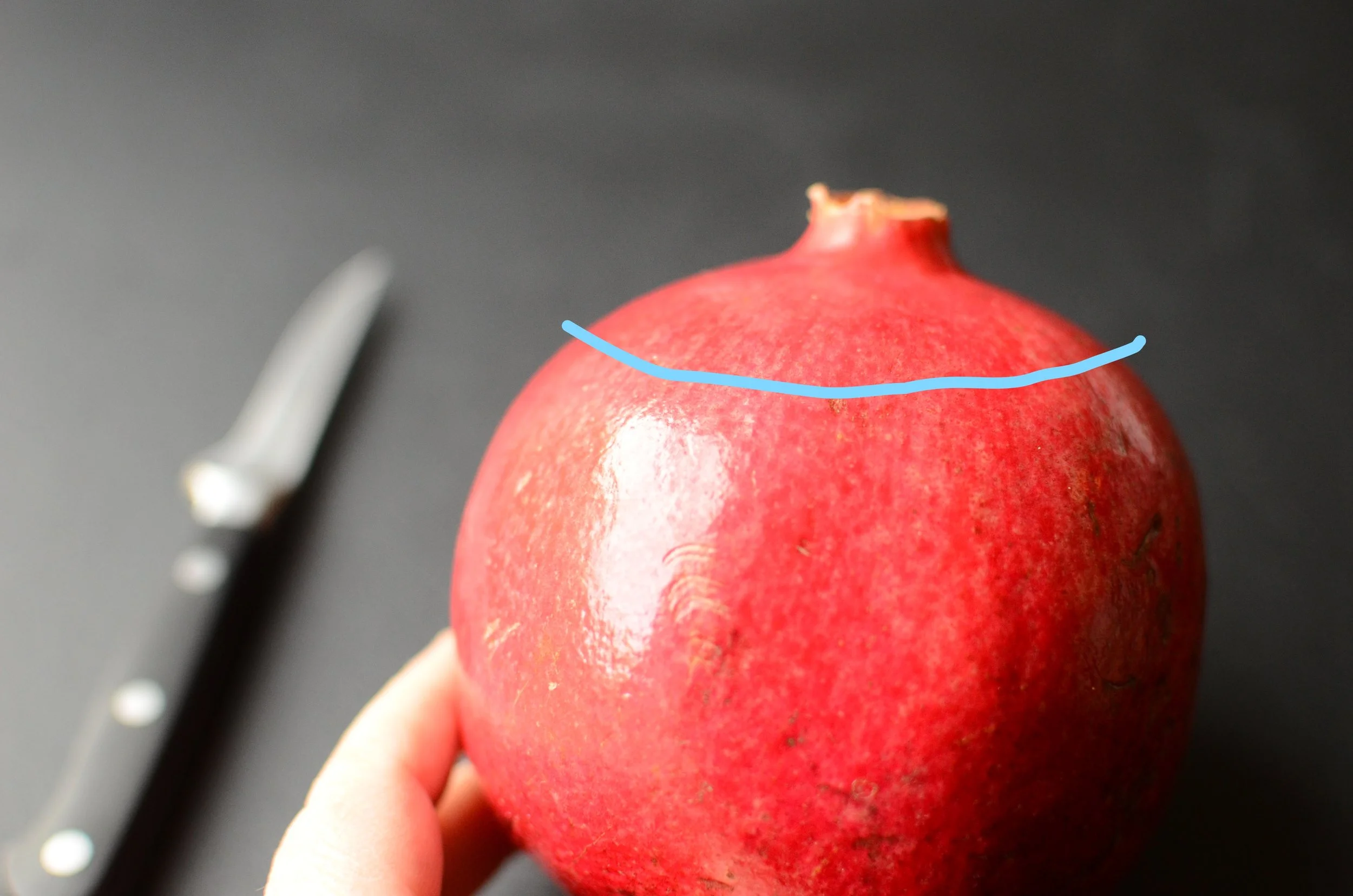 the best way to open an pomegranate