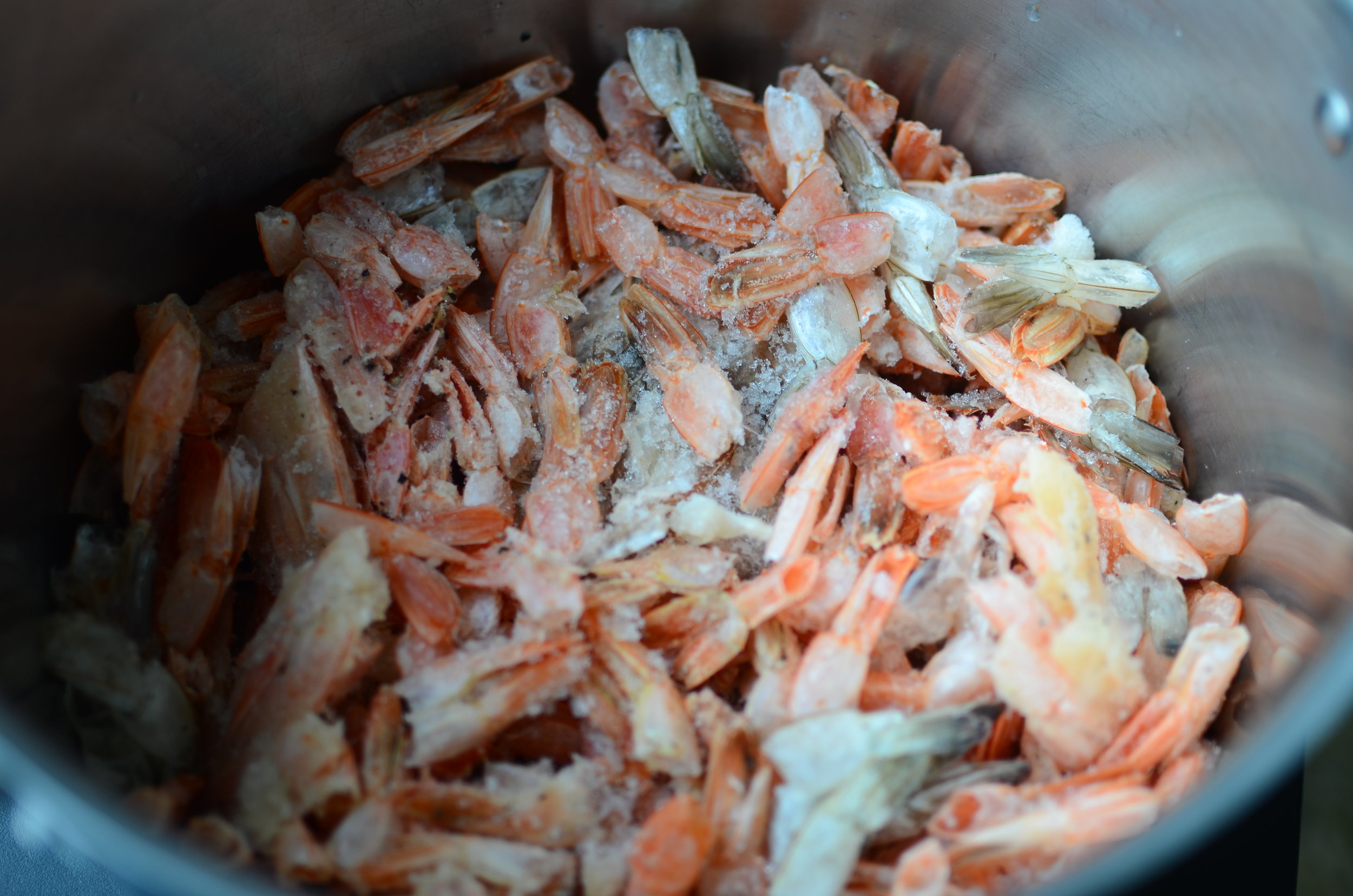 how to make shrimp stock. what to do with leftover shrimp shells? how to make seafood stock. shrimp stock recipe.