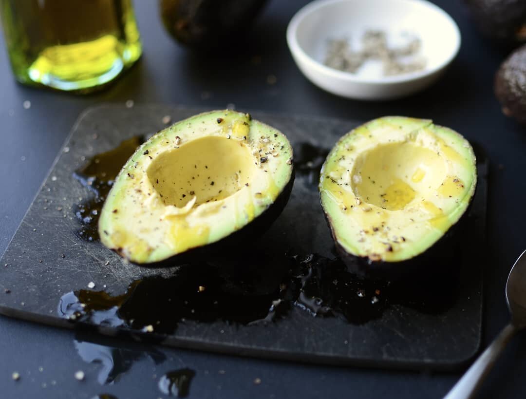 #avocado #avocado🥑 #avocadoesfrommexico #butteryum #avocadolover #avocadolove #evoo #oliveoil #saltandpepper #afternoonsnack #avocados #avocadoaddict #avocadoporn #avovadoart #lunch #snack