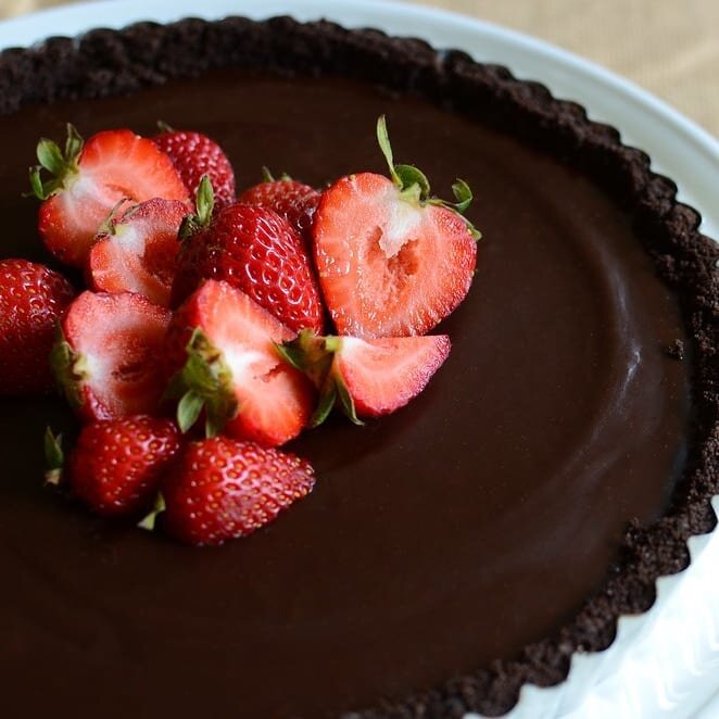 #valentines #chocolatelovers #chocolatetart #valentinesday #chocolateandstrawberries #dessert #desserts #dessertart #desserttart #ganache #butteryum