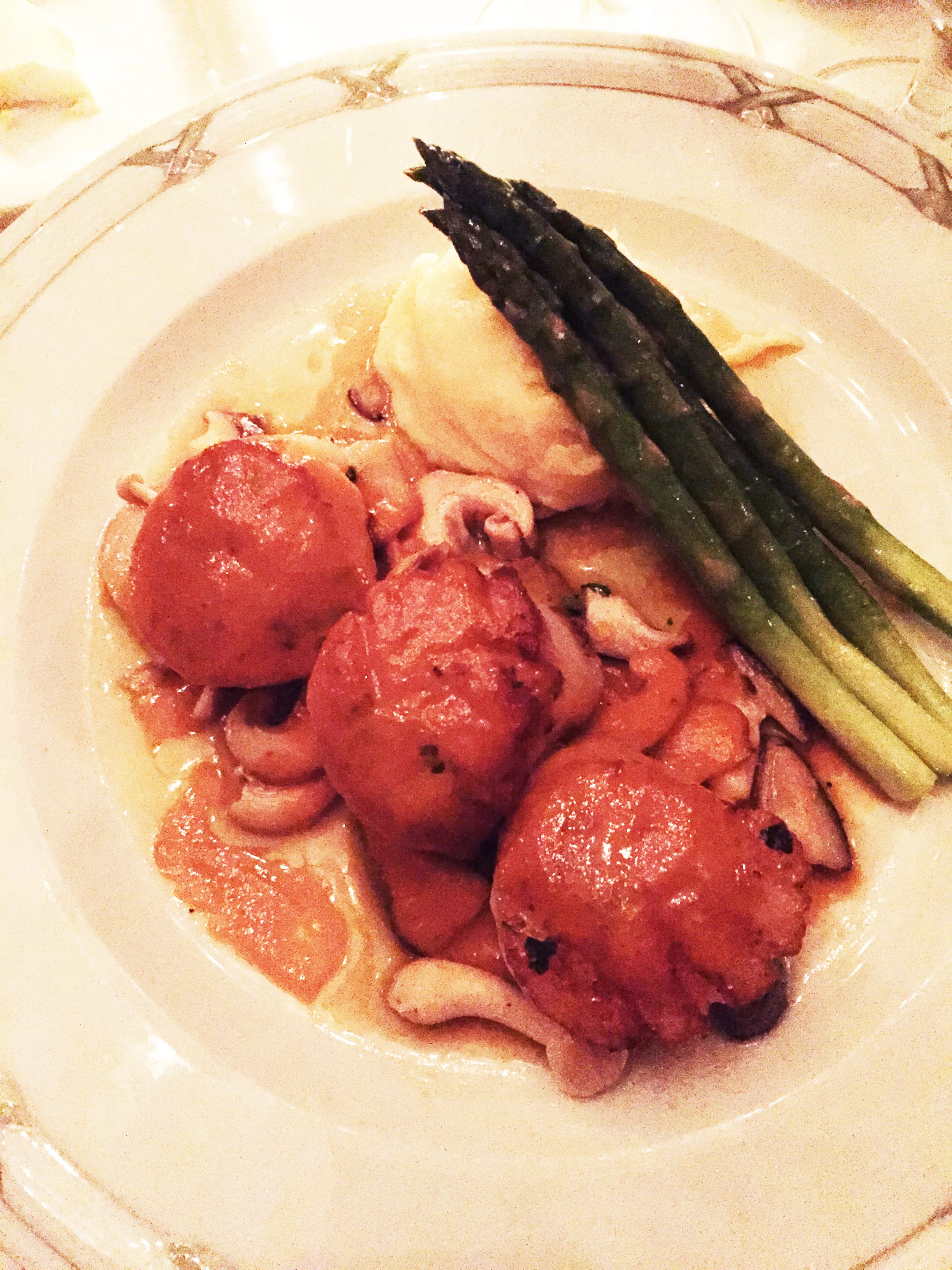 Sea Scallops in lobster sauce with porcini mushrooms