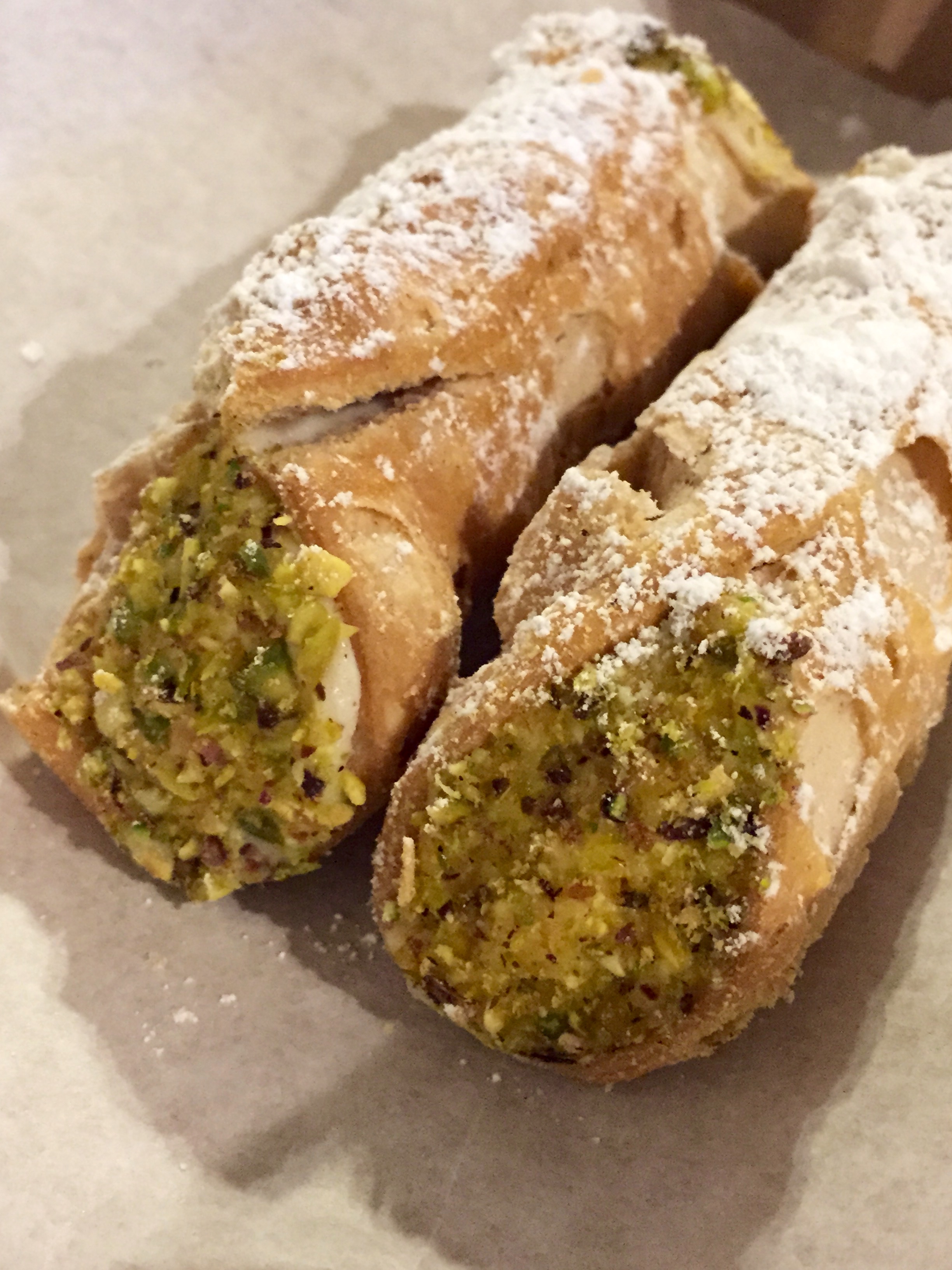 Cannoli .