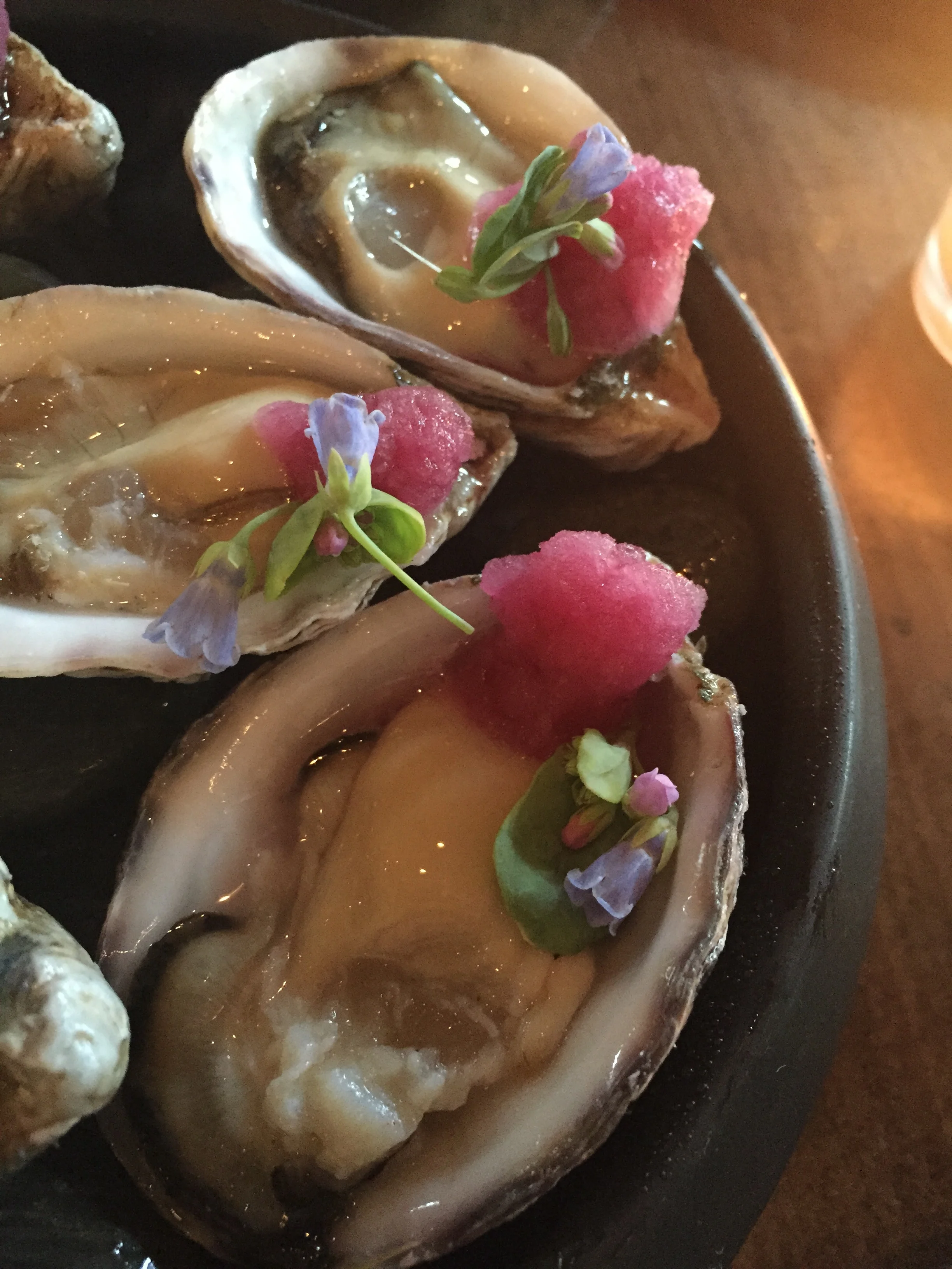 oysters , half dozen, mignonette ice