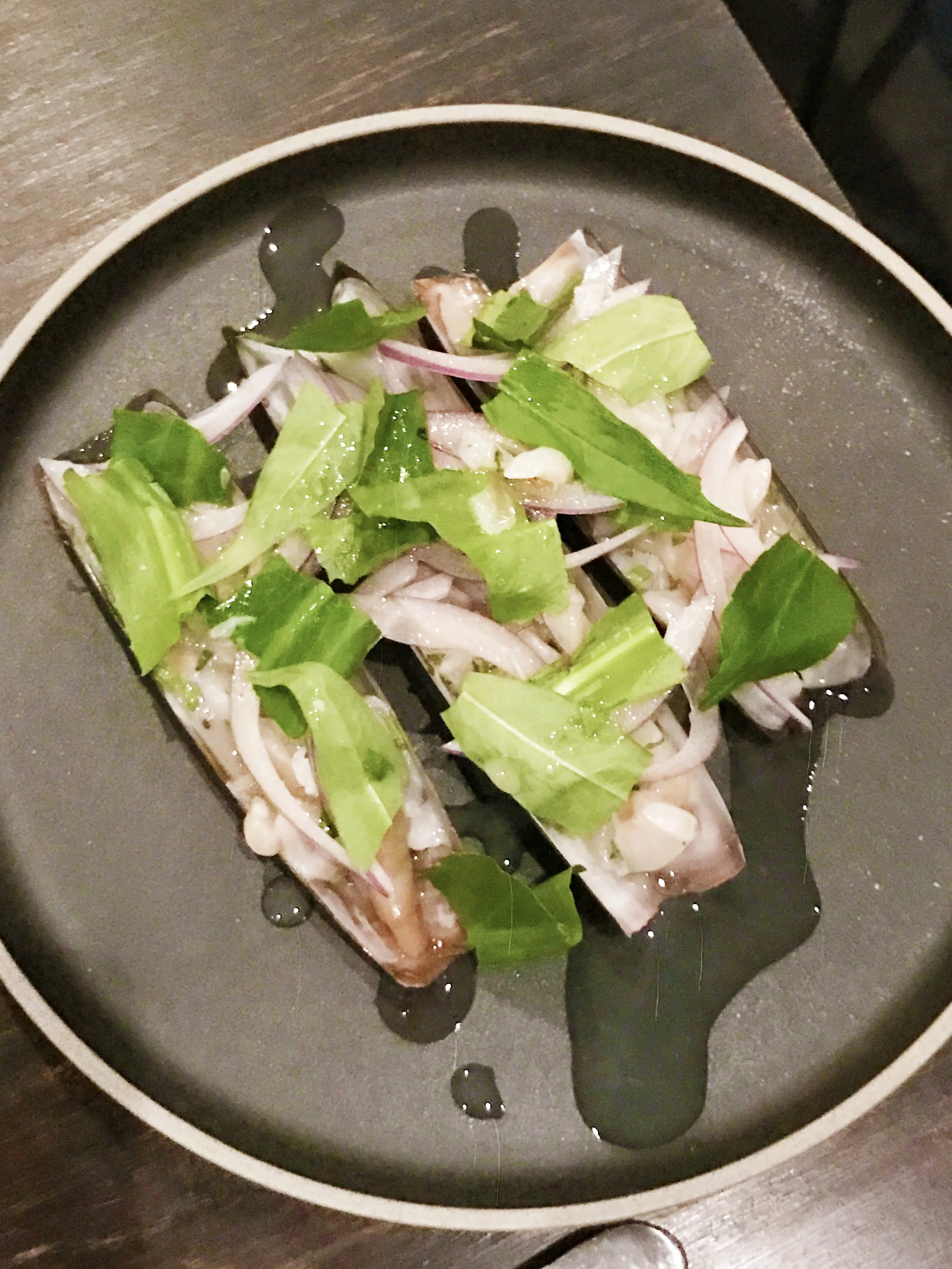 Razor Clams rau ram, red onion, lime