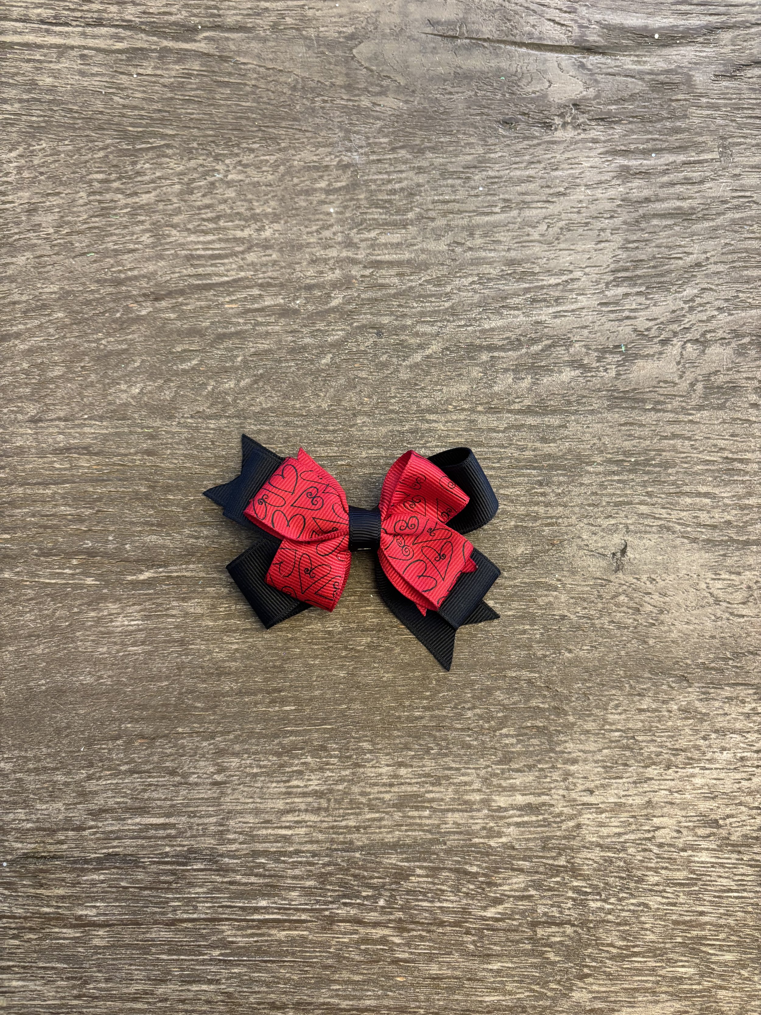 Black and Red Scribble Heart Stacked Bow