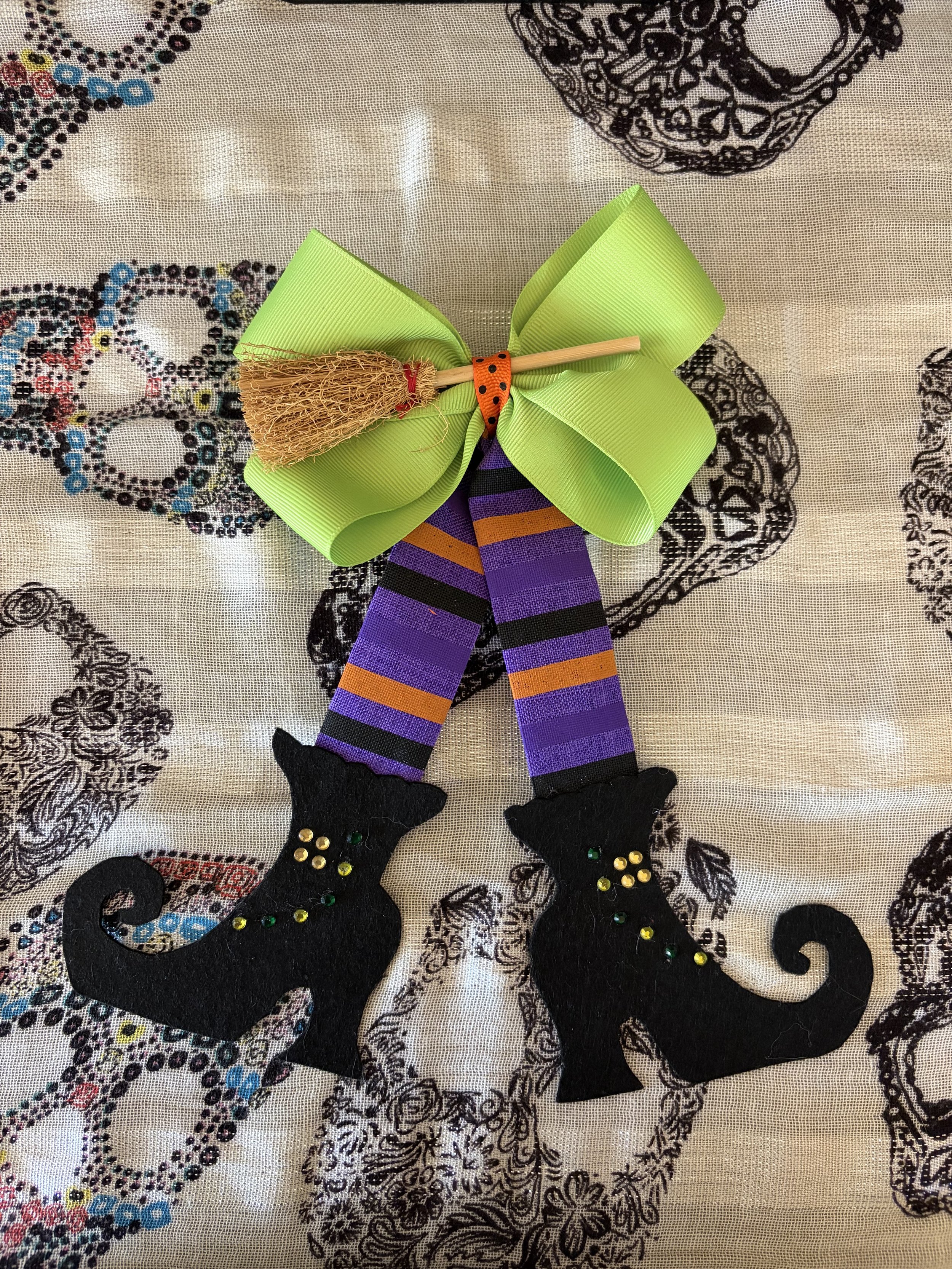 Green Witch Character Bow