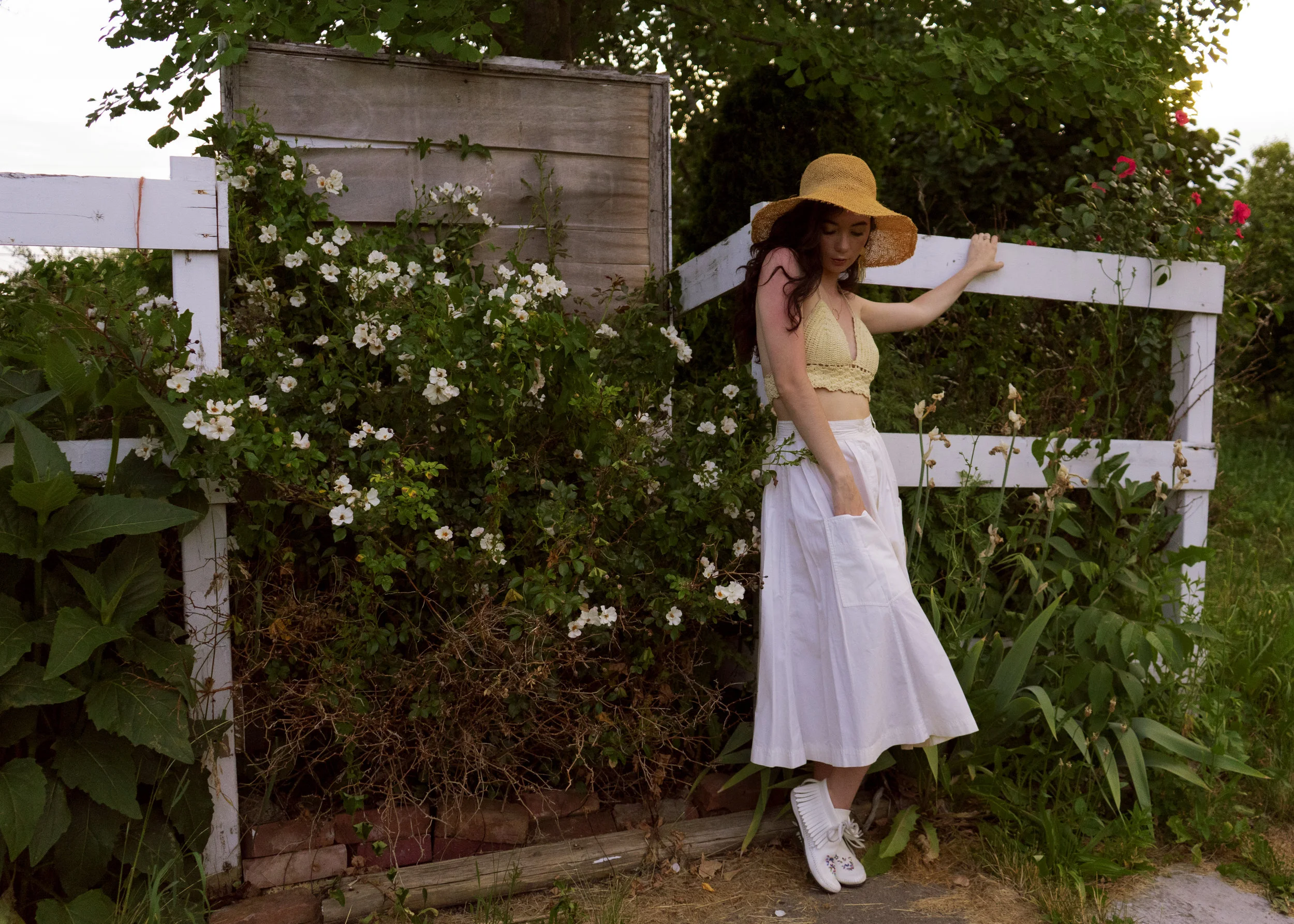 white fence1.jpg