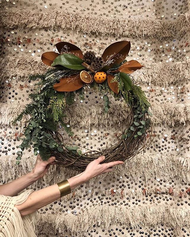 This evening was magical in every way. Thank you to the beautiful humans who gathered at Eldorado. Wreaths, wine and inspiring women - couldn&rsquo;t ask for a better Tuesday. 🌿💛✨
Congrats @grandifloramanor on a wonderful workshop.