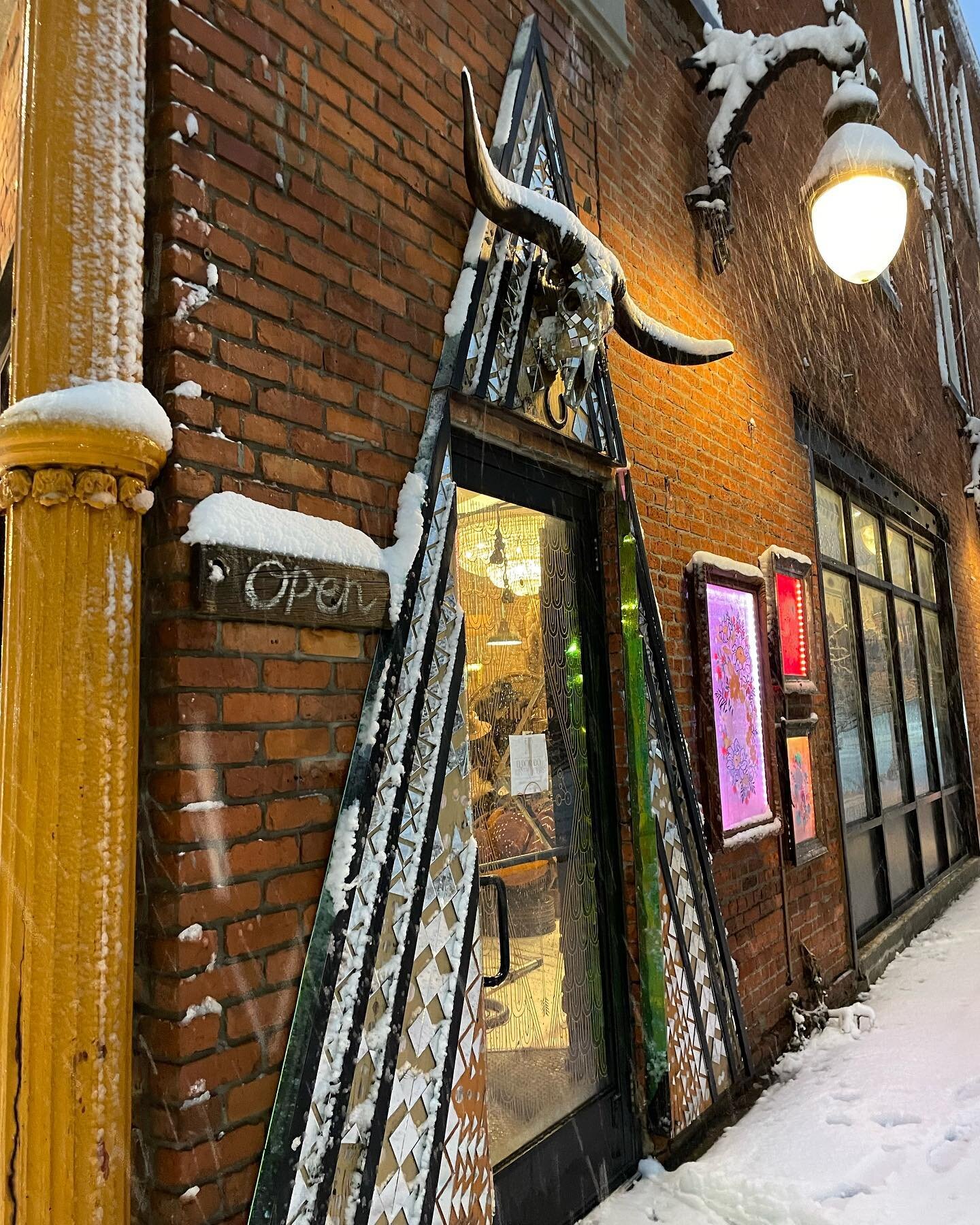 ✨❄️✨

Stay safe &amp; cozy friends. We&rsquo;ll see you 1-6pm all weekend long ✌🏽

Photos / @_kaleighchristine_
#corktown #detroit #visitdetroit #puremichigan #shopsmall #cnntravel #snowday