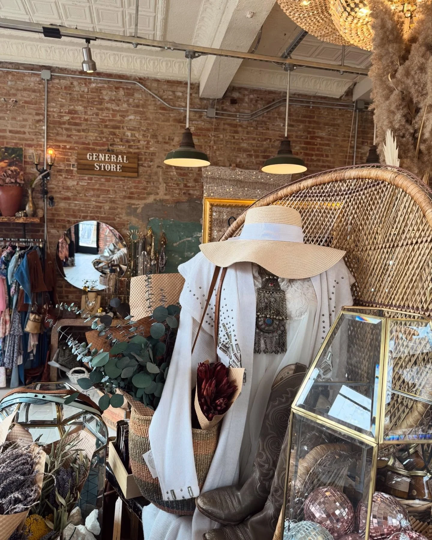 Closed today in honor of Memorial Day. Wishing you all a safe and beautiful holiday. 

See you back at it on Thursday ✨🌞✨