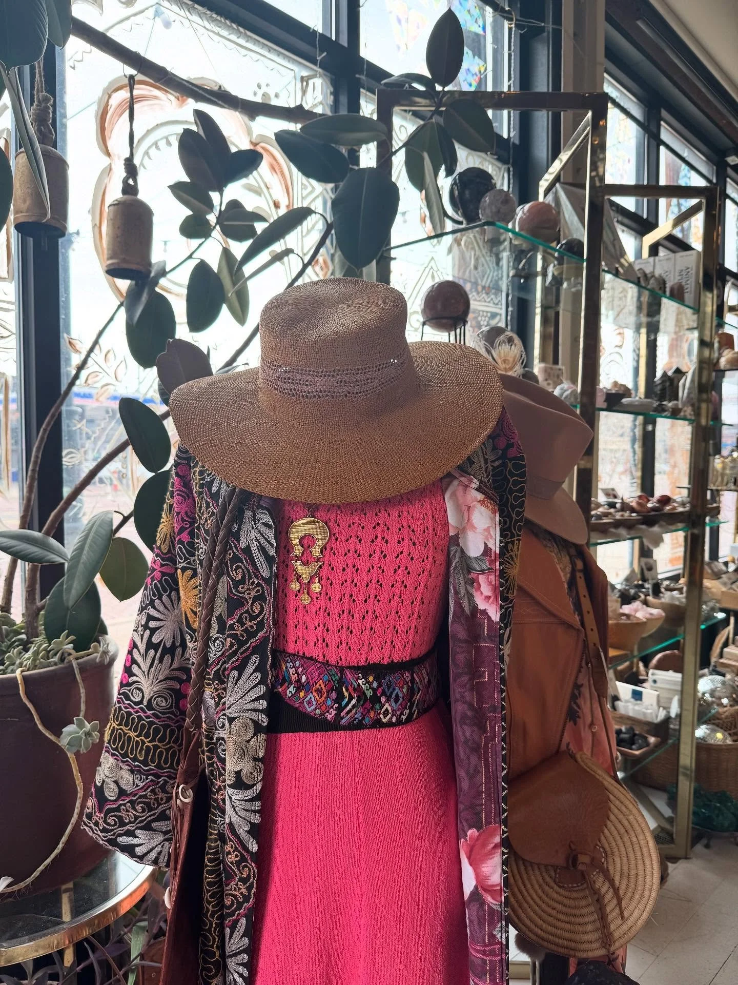 Hi friends! Closed up shop early today (Thursday) for some offsite work ✨💪✨ 

We&rsquo;ve been putting so many treasures out in the shop from our most recent trip to Texas ✌️

Restocking heaps of Spring vibes and ridiculous amounts of vintage jewels