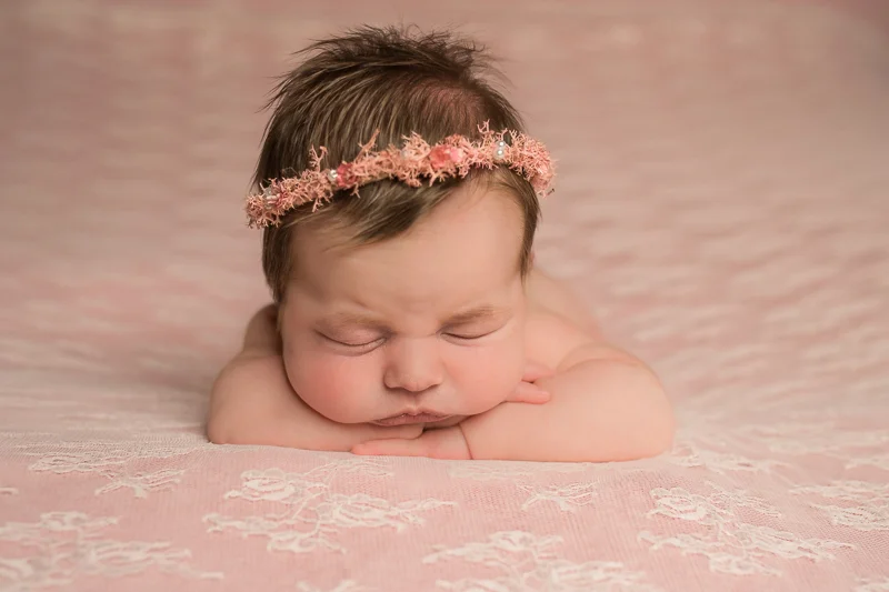 newborn photographer 77429