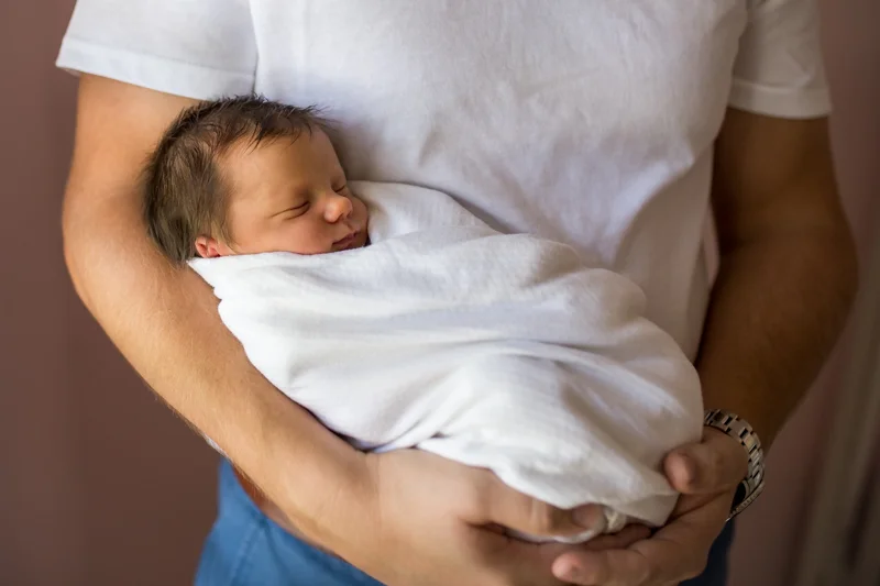 lifestyle newborn photographer in houston texas