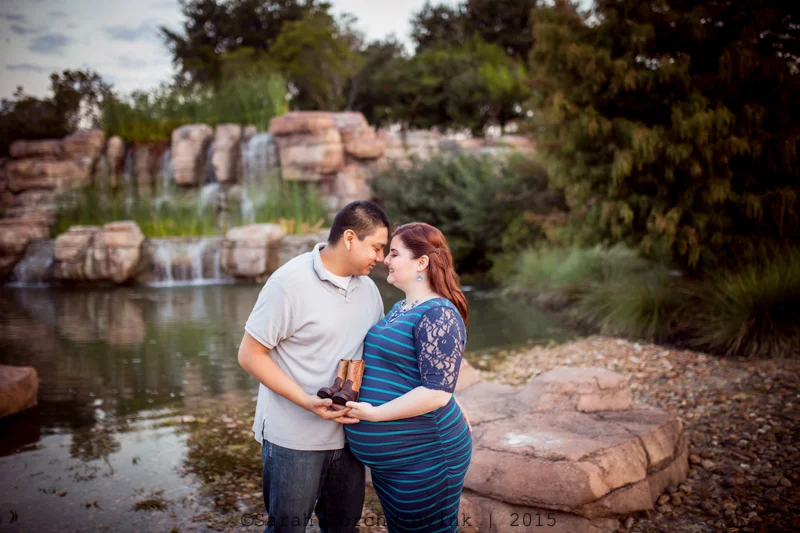 maternity session outdoors houston texas