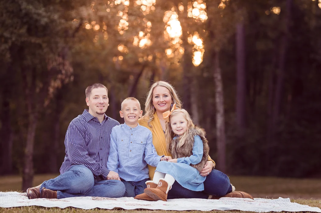 Cute Family of Four Soon to be Five | Family and Maternity Shoot