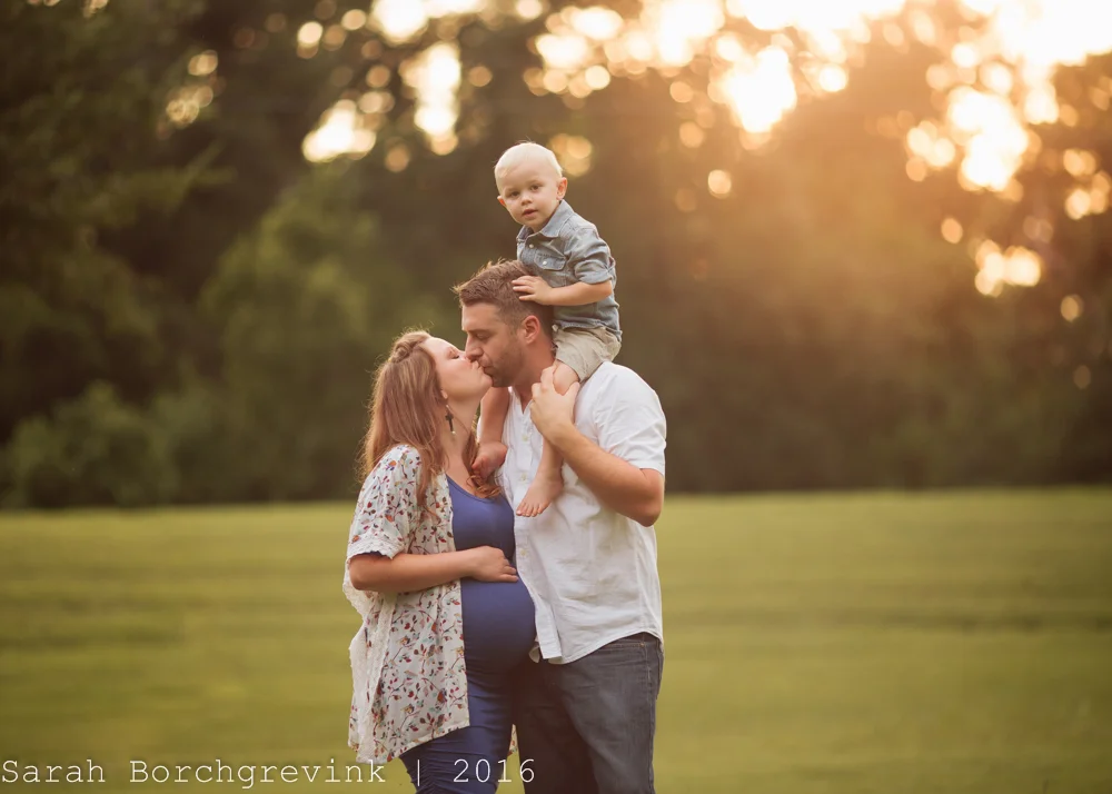 Charlie will be the best big brother | Naturally Posed + Carefree Maternity Session