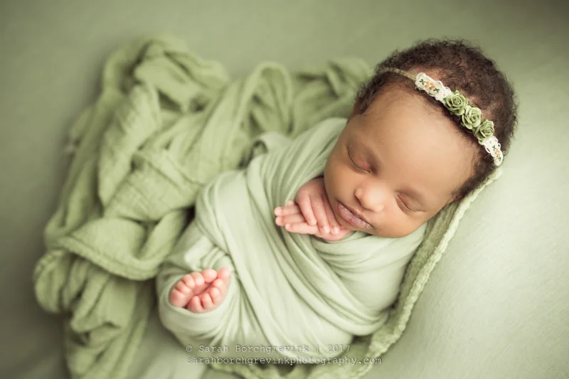3 Adorable Ways to Wrap a Newborn Baby for Portraits | Zoya