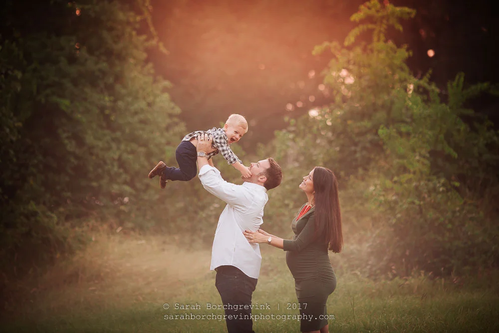 Shooting a Maternity Session on a Cloudy, Foggy and Overcast Morning 