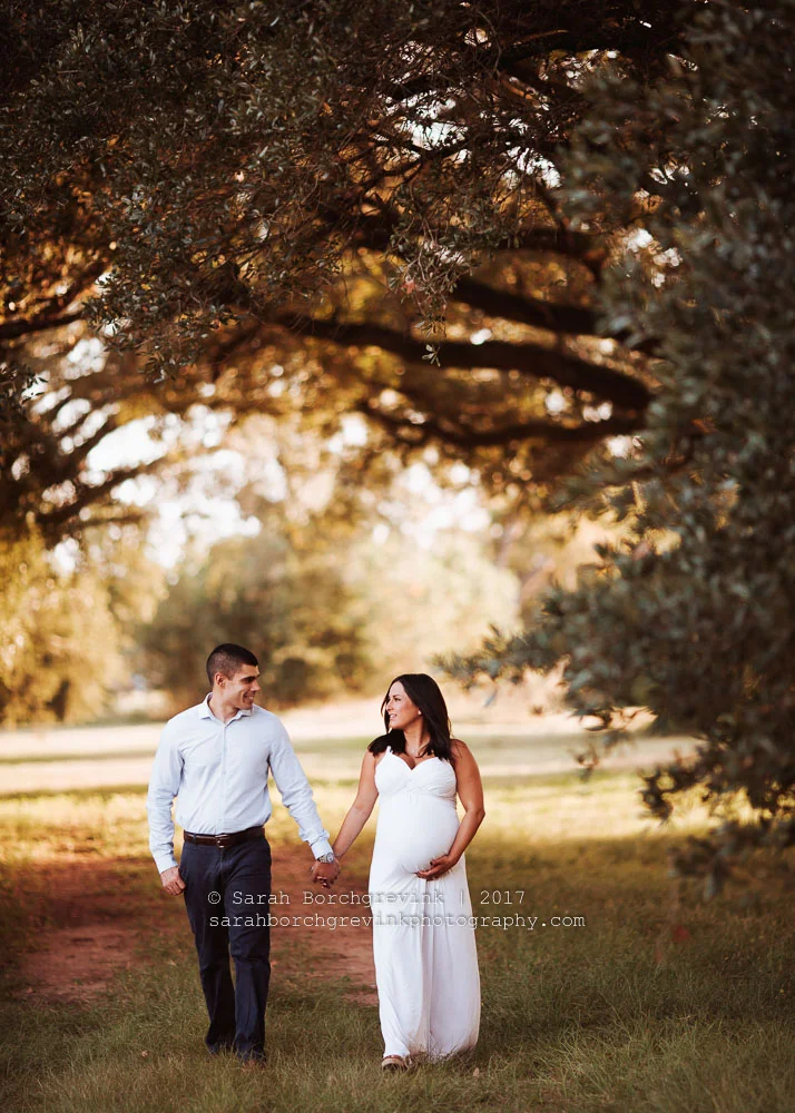 Maternity Photography Tips for Naturally Posing Expecting Couples 