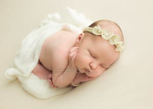 Timber pose in newborn photography