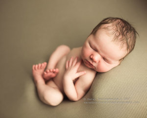 Natural and classic color scheme newborn boy session