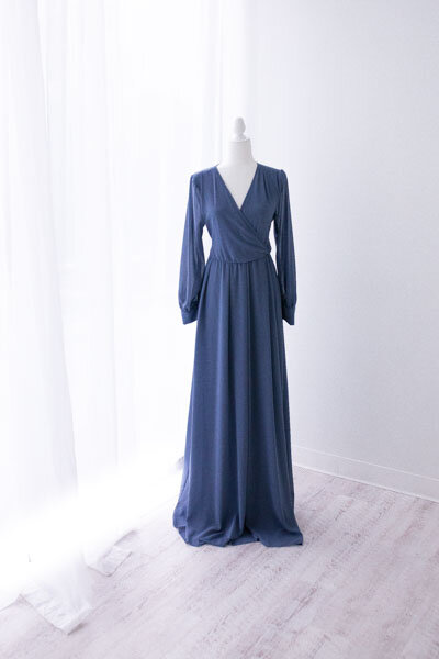Timeless flowy navy blue dress
