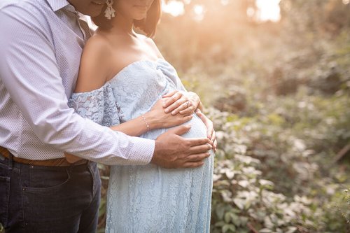 Pregnancy photoshoot at sunset in Houston