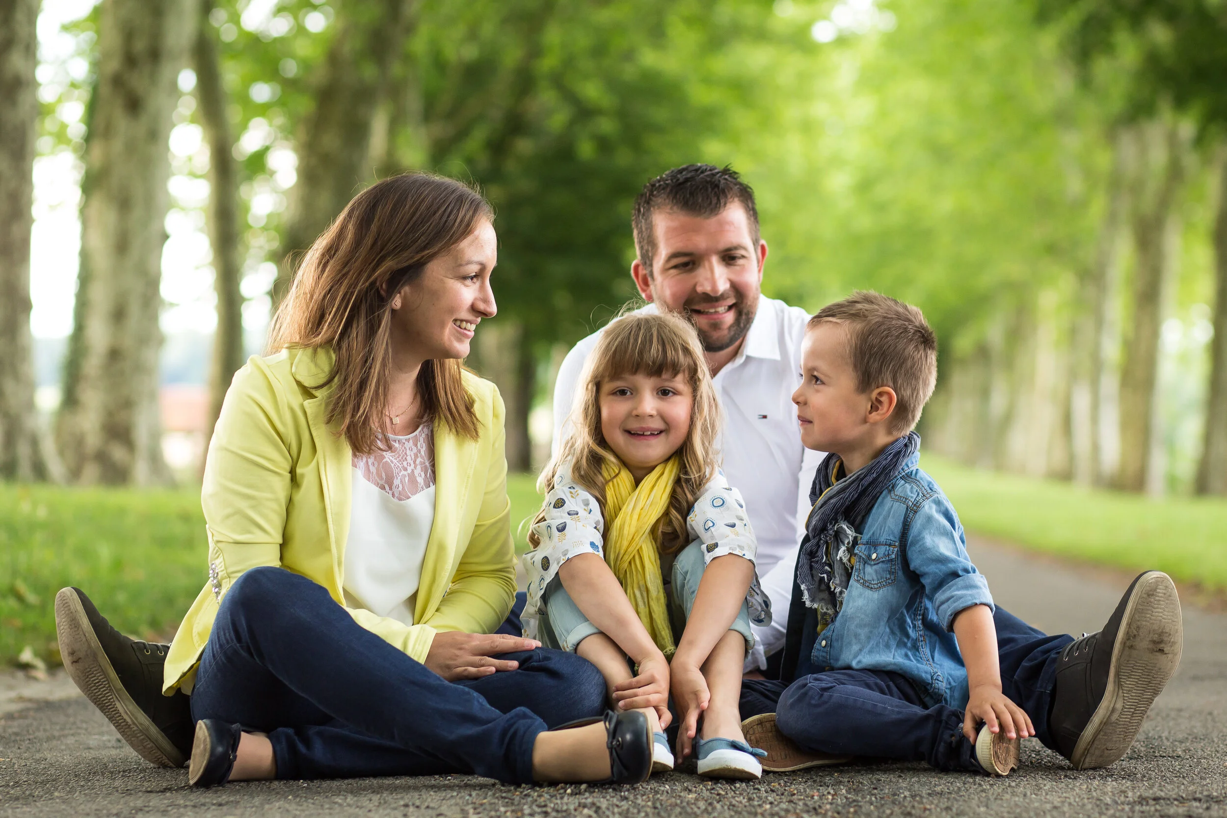 Séance famille lifestyle dans le Beaujolais