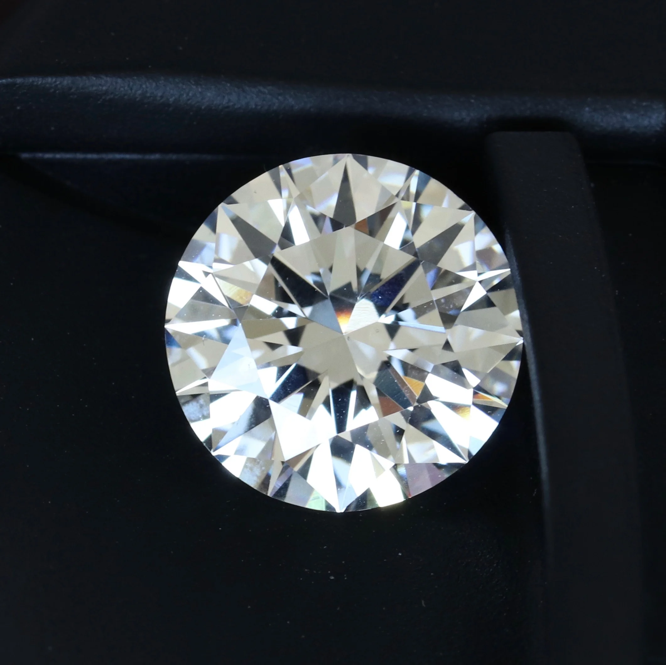 3.01 Carat E color VS2 clarity Round Brilliant Diamond GIA Certified