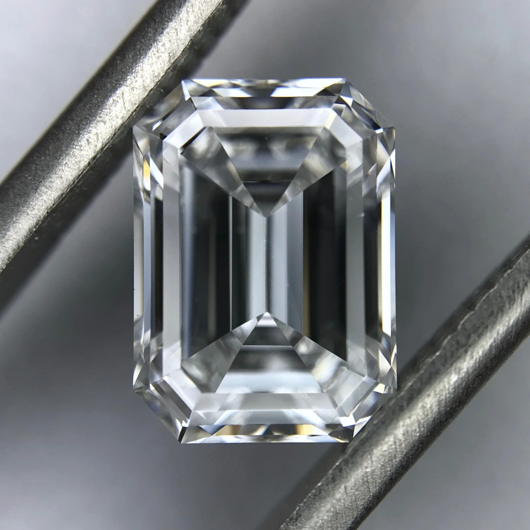 2.11 CARAT D VVS1 EMERALD CUT DIAMOND GIA