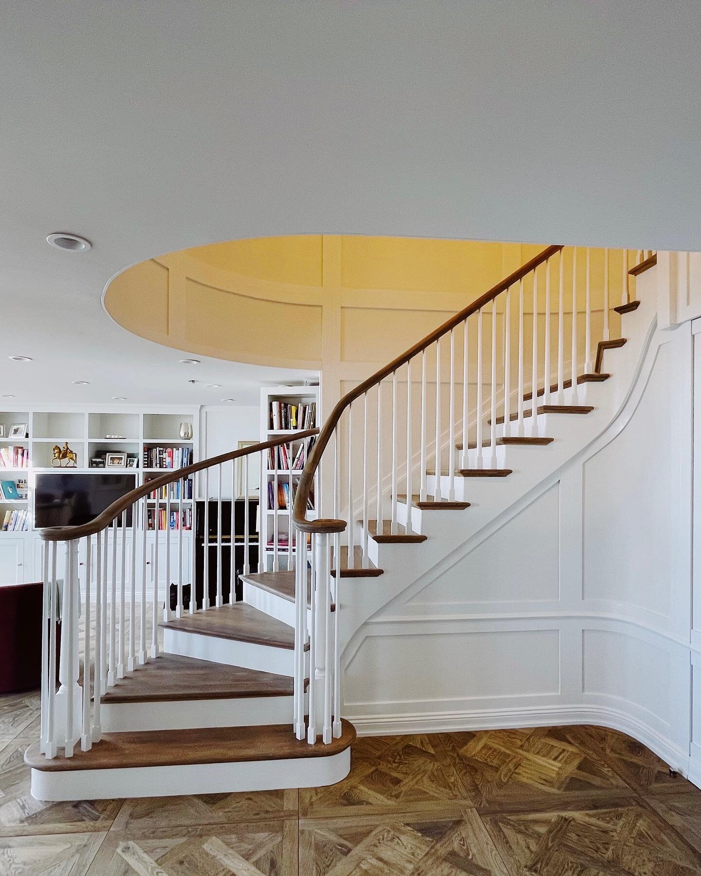 Stair is done! 
.
.
.
.
.
.
.
.
#chicago #chicagointeriordesign #chicagogeneralcontractor #stairs #carpentry #interiordesign