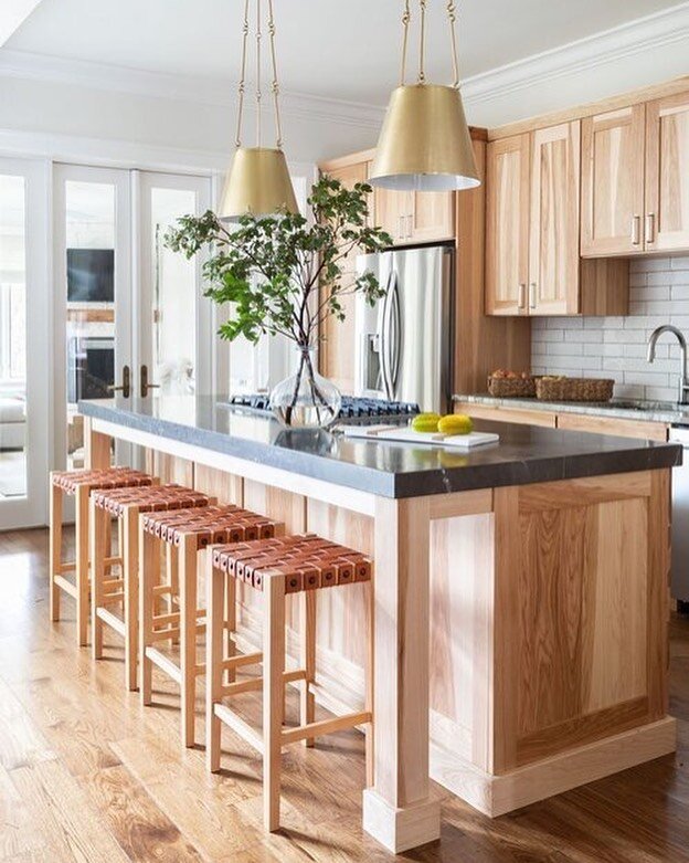 Hickory cabinets for the win! Designed by @centered_by_design 
📷 @aimeemazzenga 
.
.
.
.
.
.
.
.
#chicago #generalcontractorchicago #generalcontractors #carpentry #cabinetry #customcabinets #interiordesign