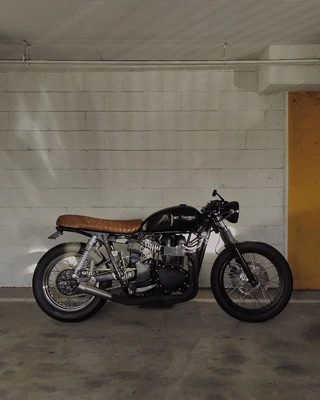 Pretty much every afternoon around the same time, I wanna ditch my desk. Can&rsquo;t figure out why. ;) #triumph #bonneville #caferacer #motorcycle #iphone