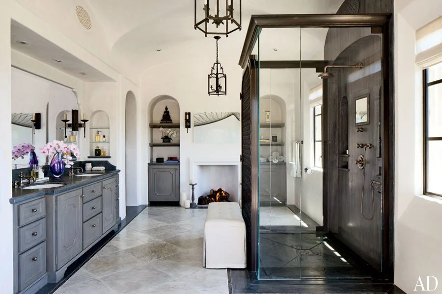 item15.rendition.slideshowWideHorizontal.brady-22-gisele-bundchen-tom-brady-master-bath.jpg