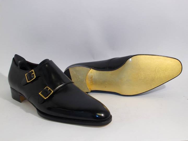 Gold sales bottom shoes