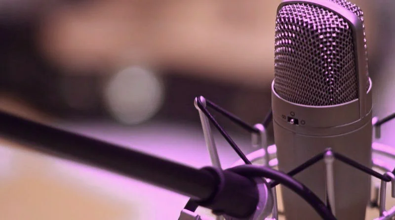 microphone-1003561_1280-800x445.jpeg