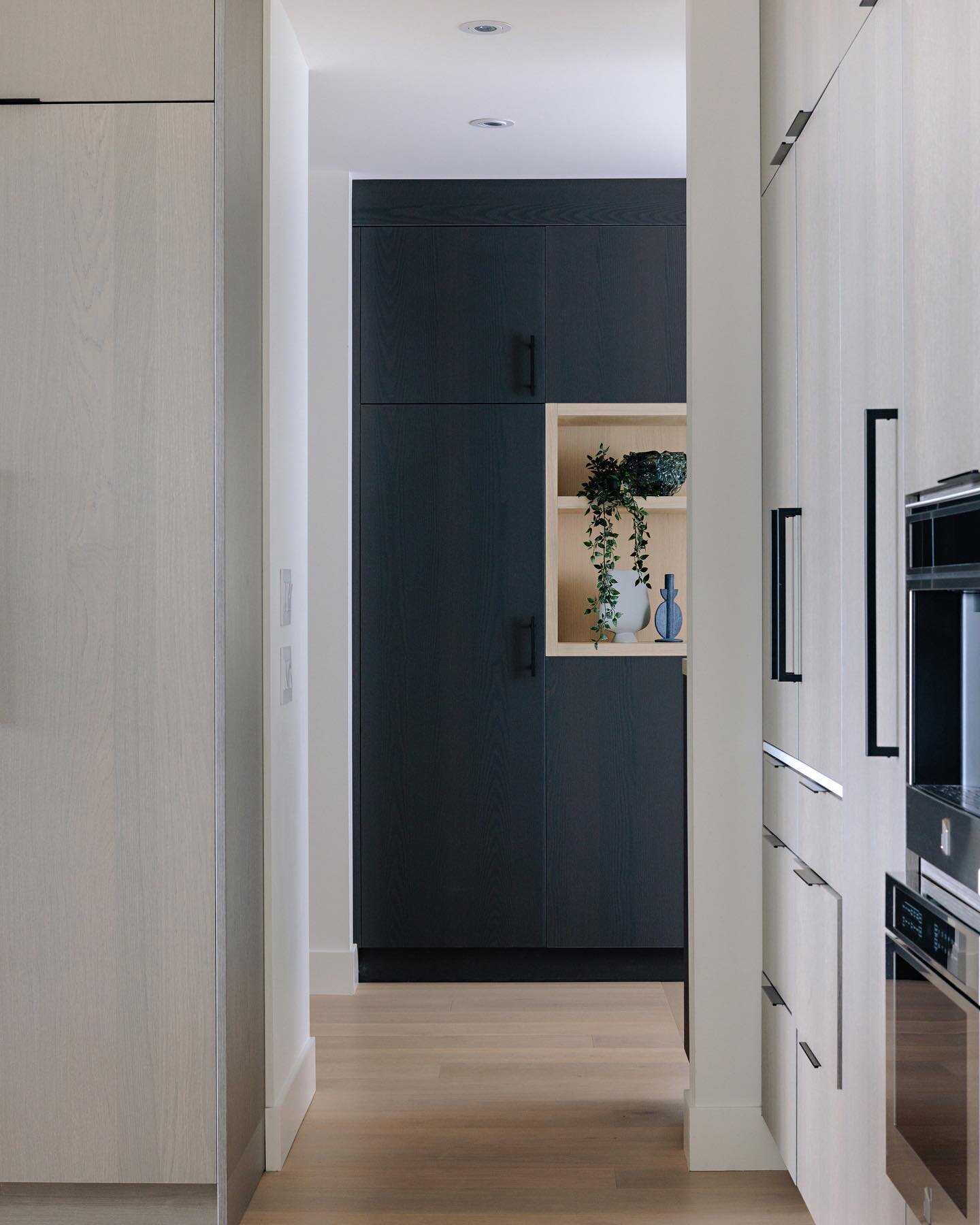 Mudroom views 😍
.
Not having a door on your pantry or mudroom sounds scary, but it doesn&rsquo;t have to be! 
.
We designed full height storage and doors in this mudroom, which allowed our clients to organize and tuck away all those unsightly things