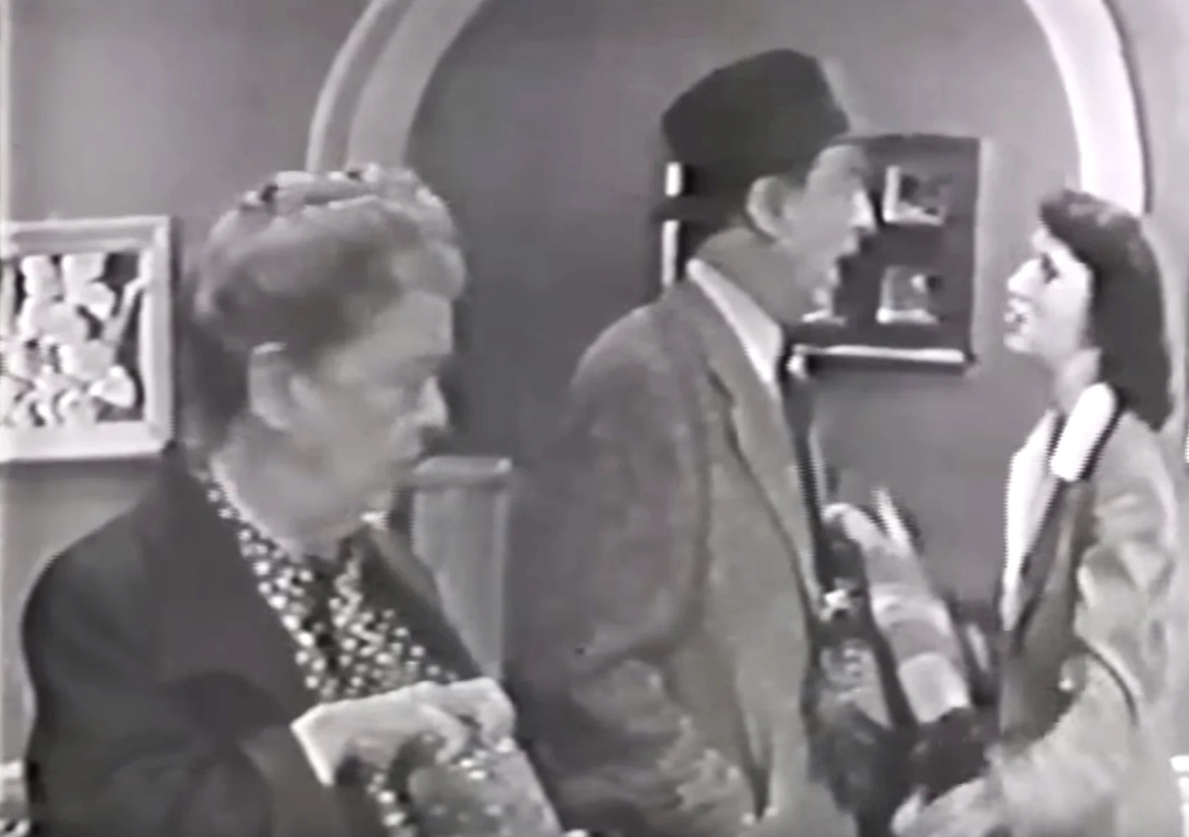 kate-smith-EA4-tv.jpg