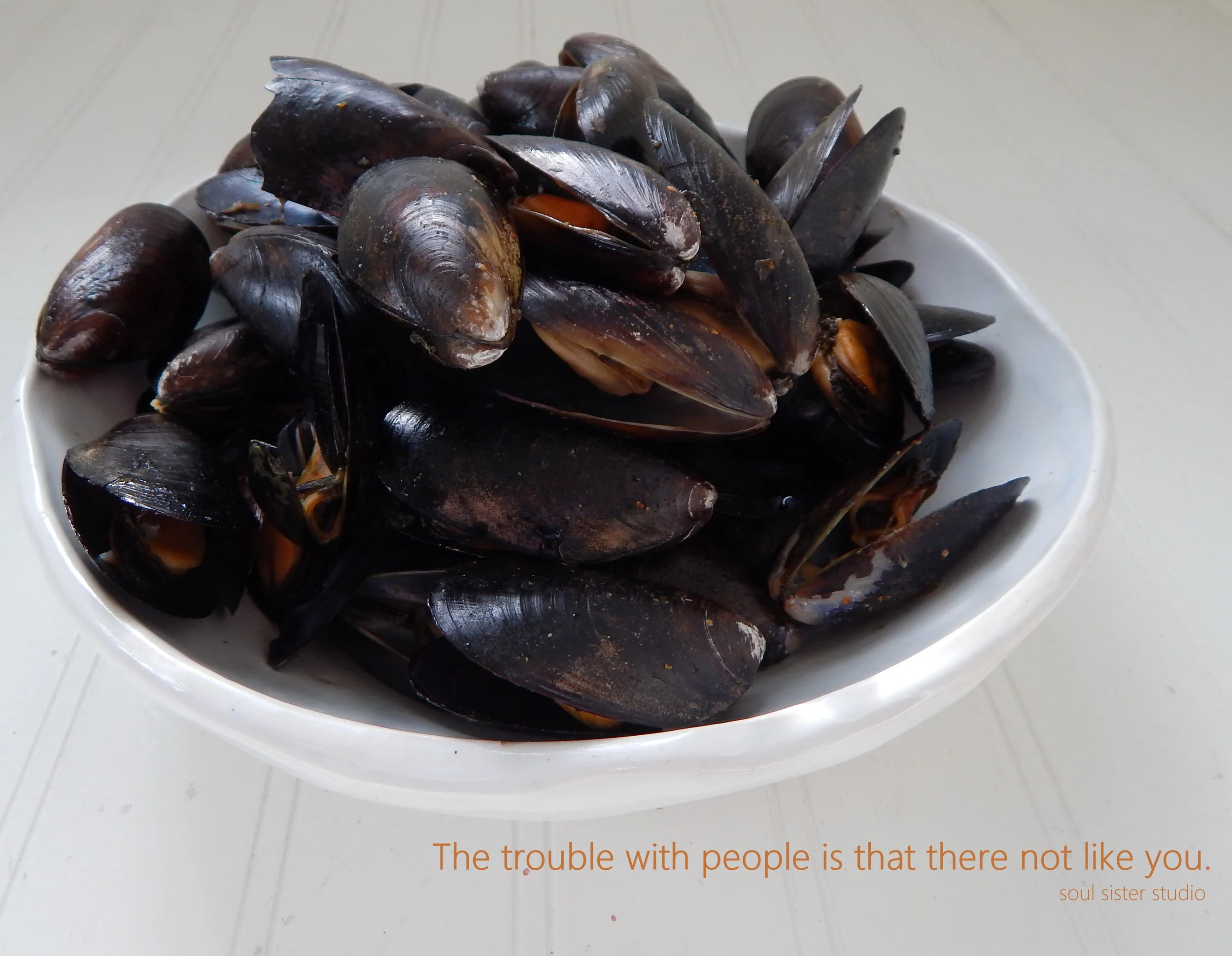 PotteryBuddhaBowlMusselsText.jpg